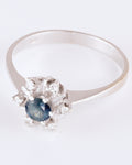 Zeitlos eleganter Entourage-Ring im klassischen Design mit funkelndem Kranz