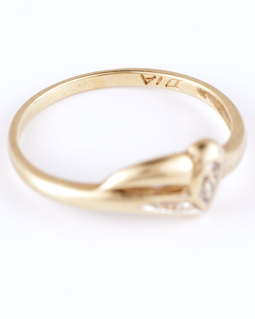 Zarter Vintage-Ring mit asymmetrischer Silhouette und funkelnden Akzenten