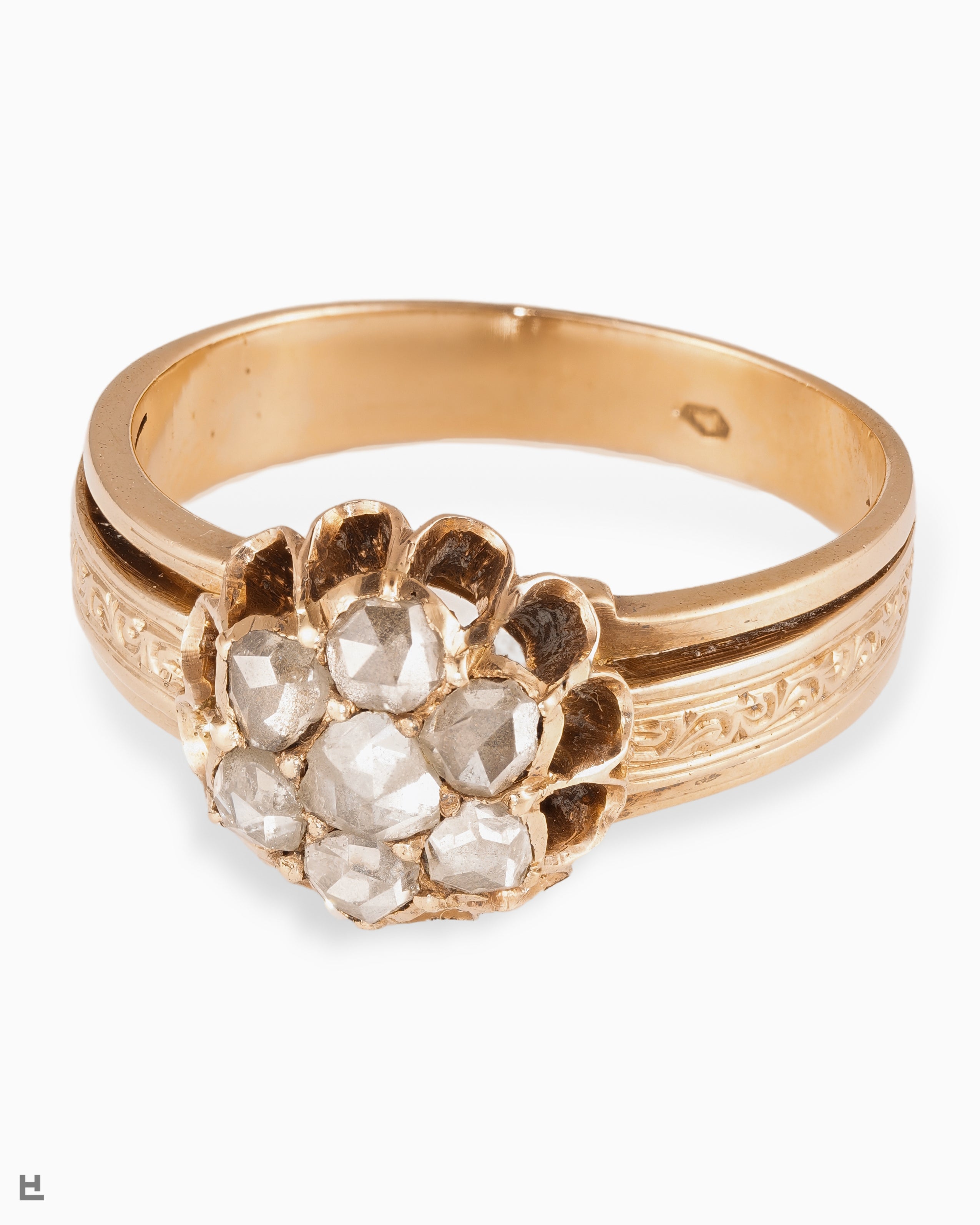 Exquisiter und musealer historischer Ring im floralen und antiken Design