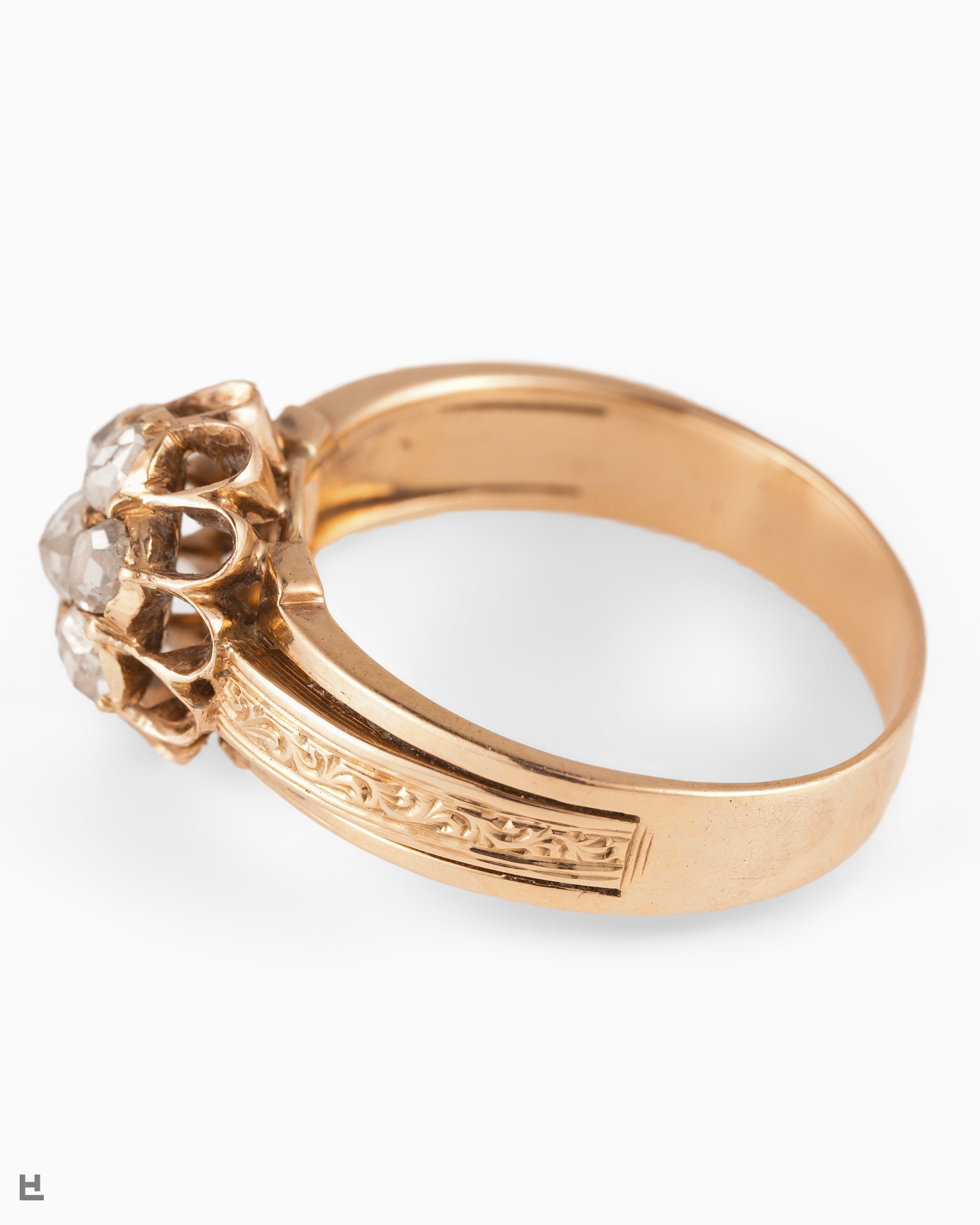 Exquisiter und musealer historischer Ring im floralen und antiken Design