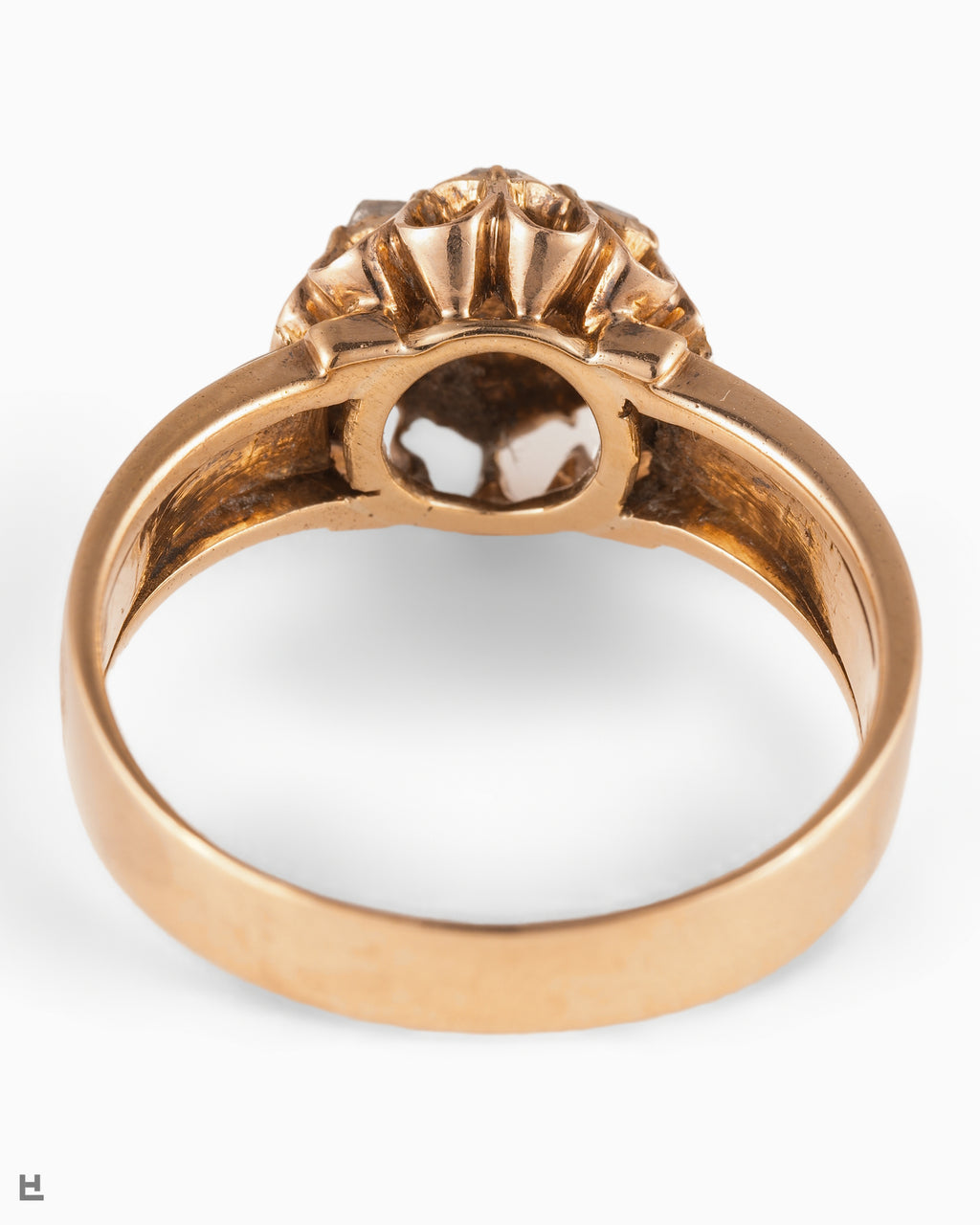 Exquisiter und musealer historischer Ring im floralen und antiken Design
