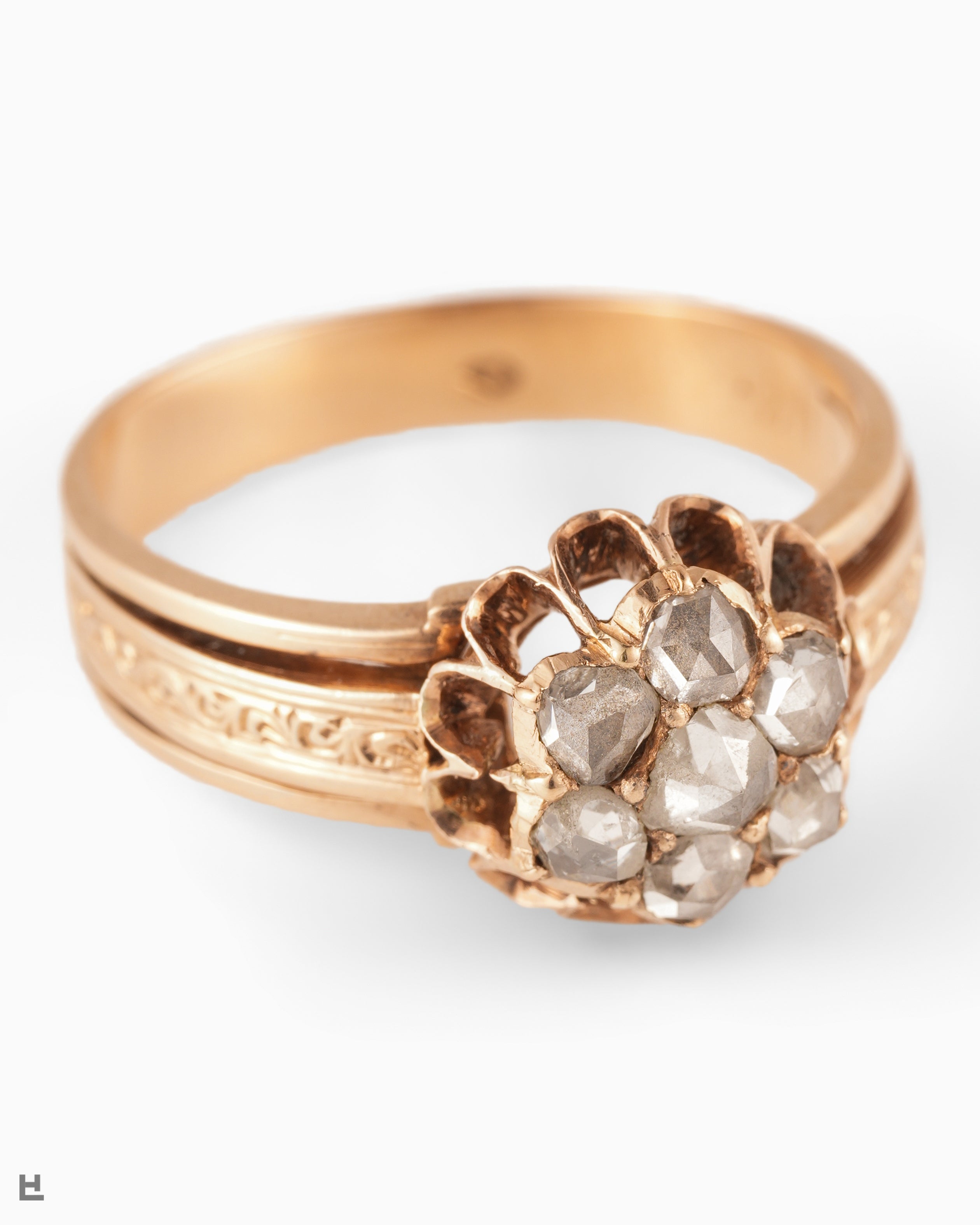 Exquisiter und musealer historischer Ring im floralen und antiken Design