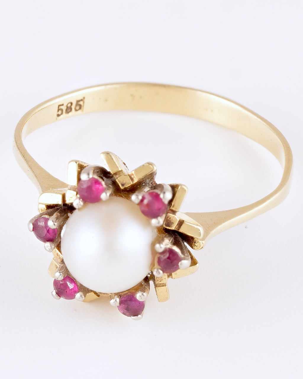 Classique Bague avec Perle Authentique et Rubis Éclatants