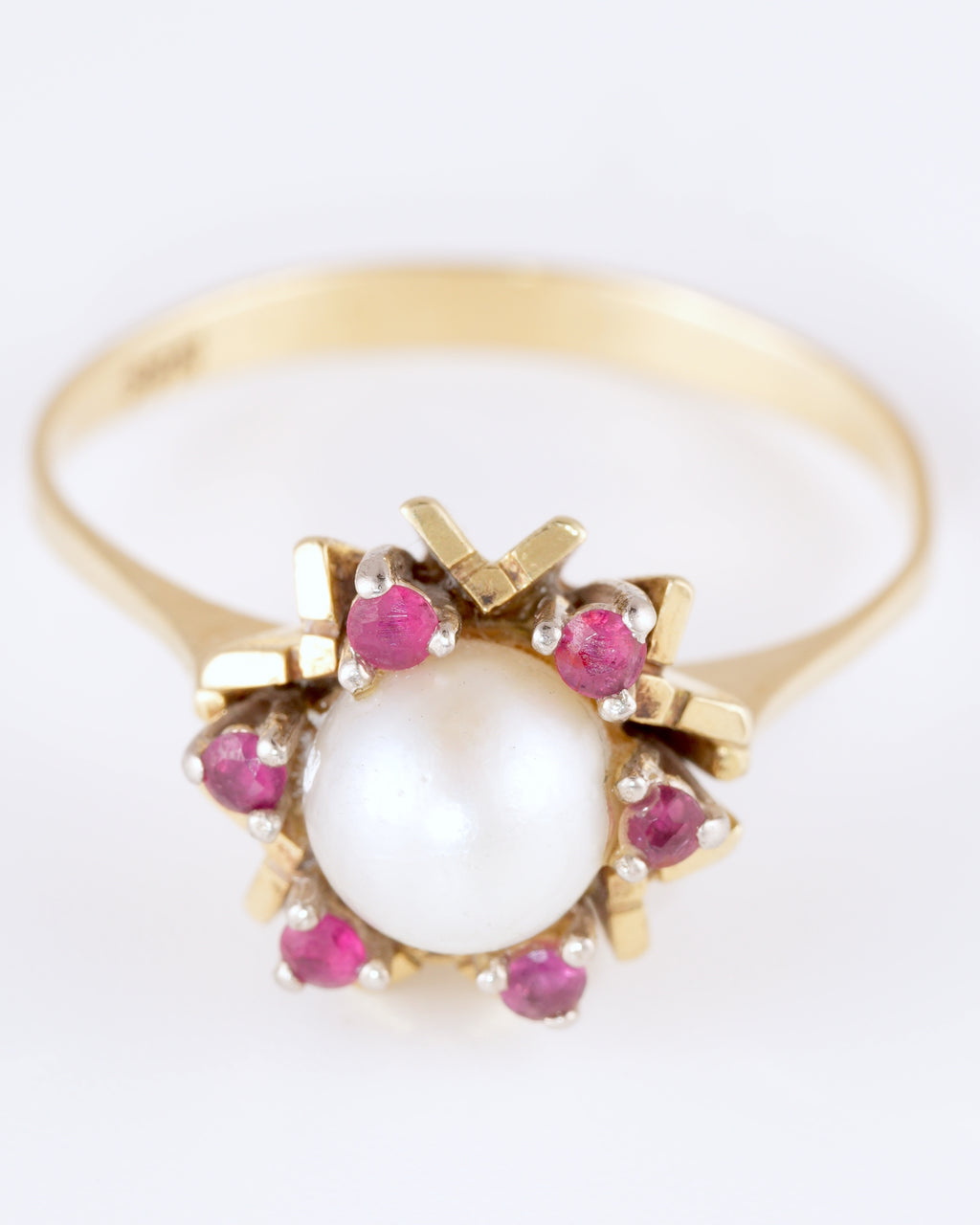 Classique Bague avec Perle Authentique et Rubis Éclatants
