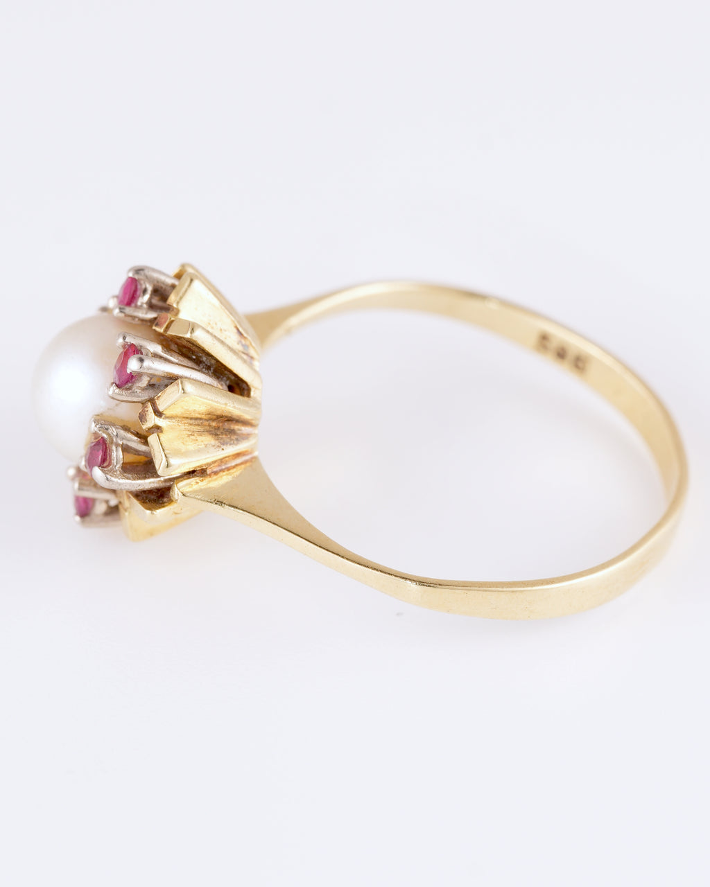 Classique Bague avec Perle Authentique et Rubis Éclatants