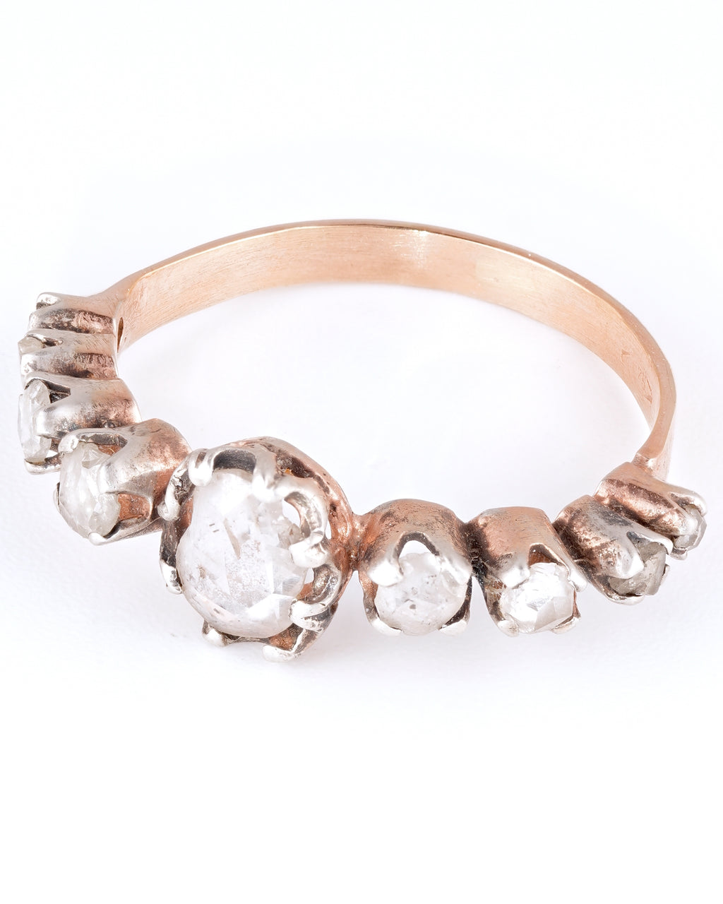 Antiker Diamant-Reihenring in Bicolor-Optik mit historischem Ovalschliff