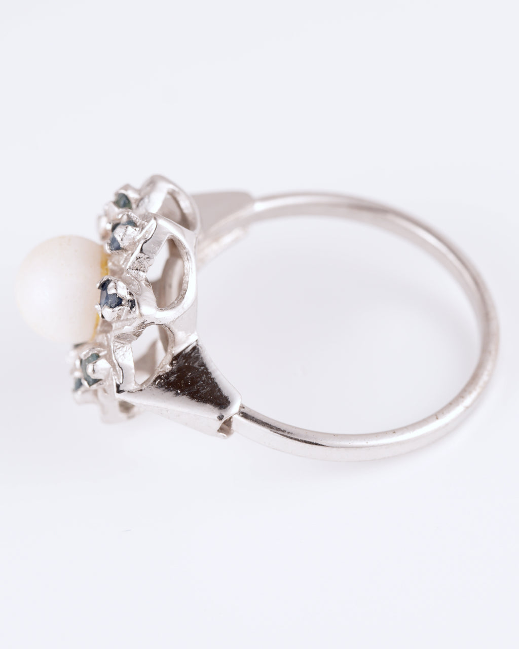 Classic Silver Pearl Ring with Blue Sapphires in Star Setting