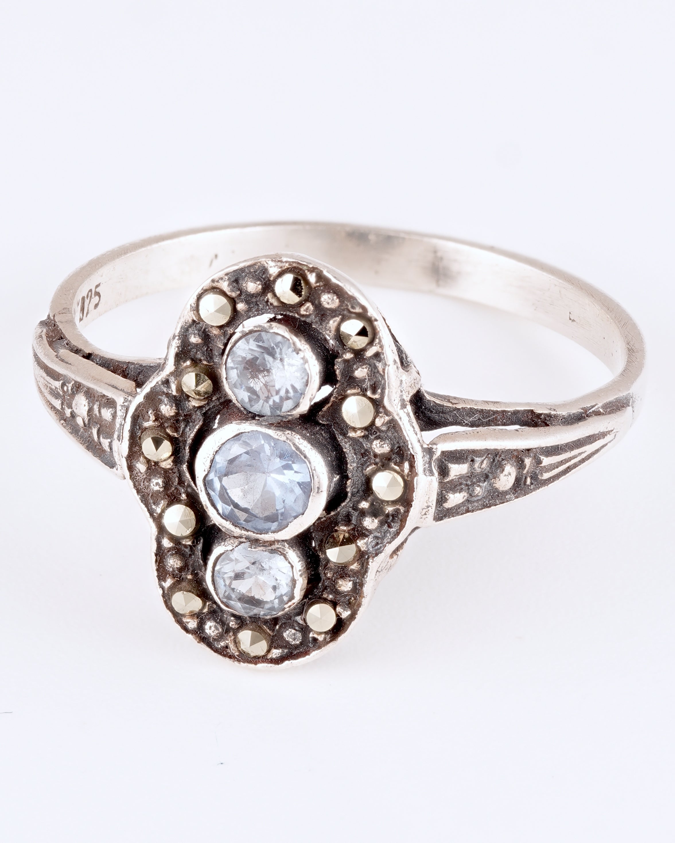 Silberring im Art-Deco-Stil mit hellblauen Steinen und Markasiten