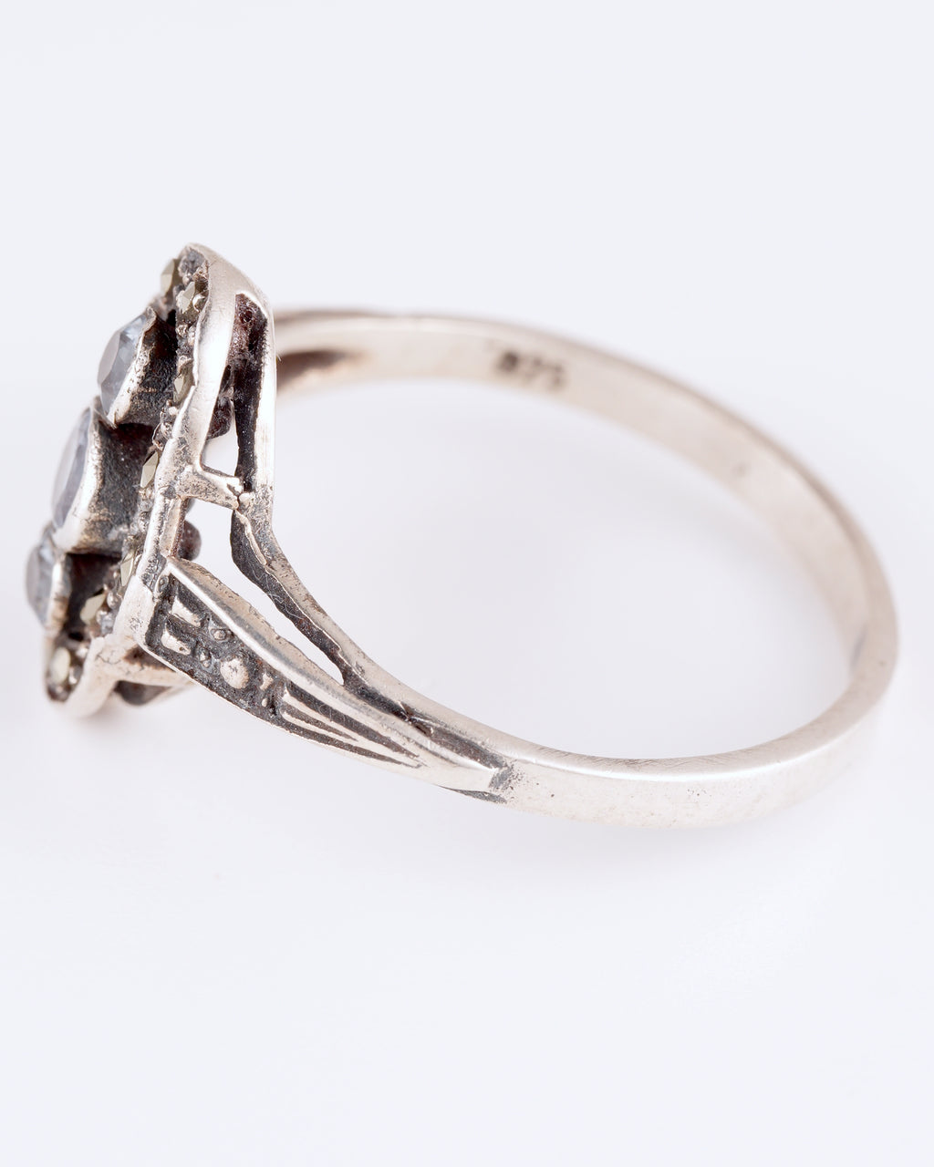 Silberring im Art-Deco-Stil mit hellblauen Steinen und Markasiten