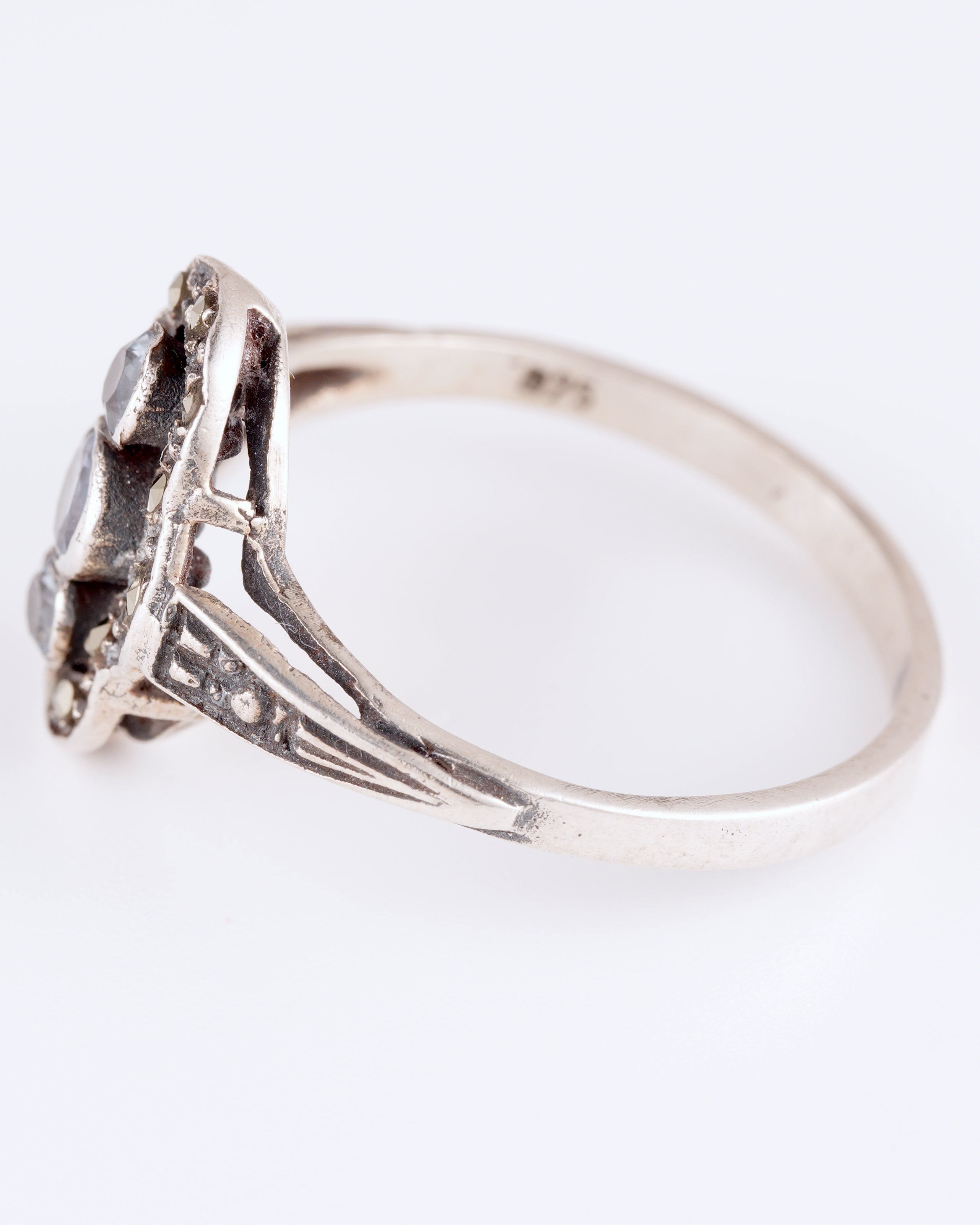 Silberring im Art-Deco-Stil mit hellblauen Steinen und Markasiten
