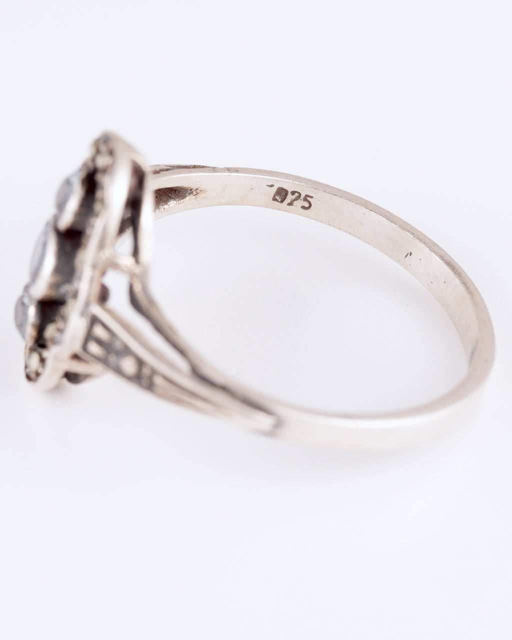 Silberring im Art-Deco-Stil mit hellblauen Steinen und Markasiten
