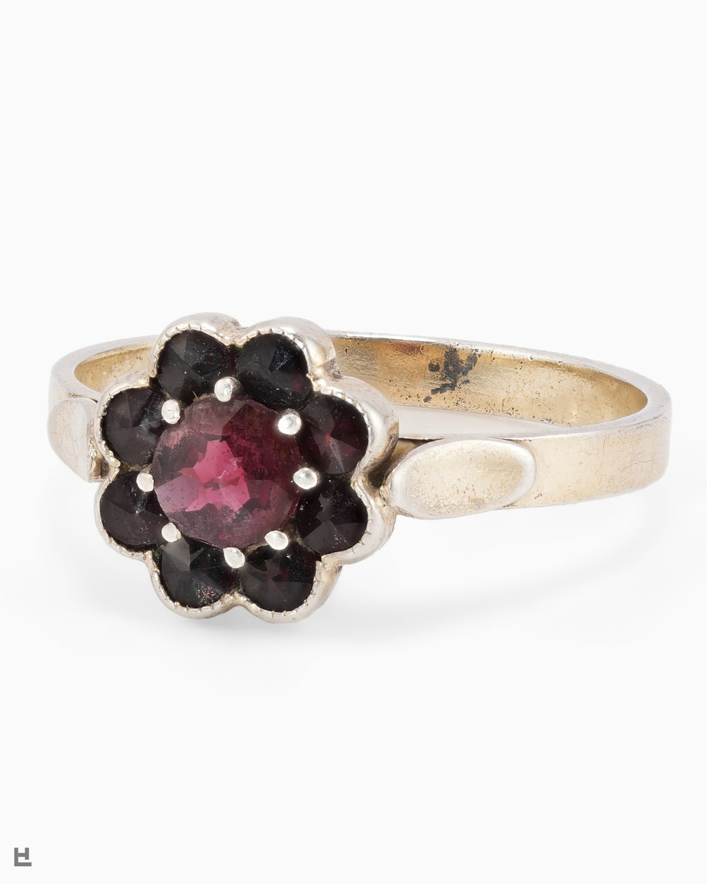 Vintage Ring in Blütenform mit böhmischen Granaten