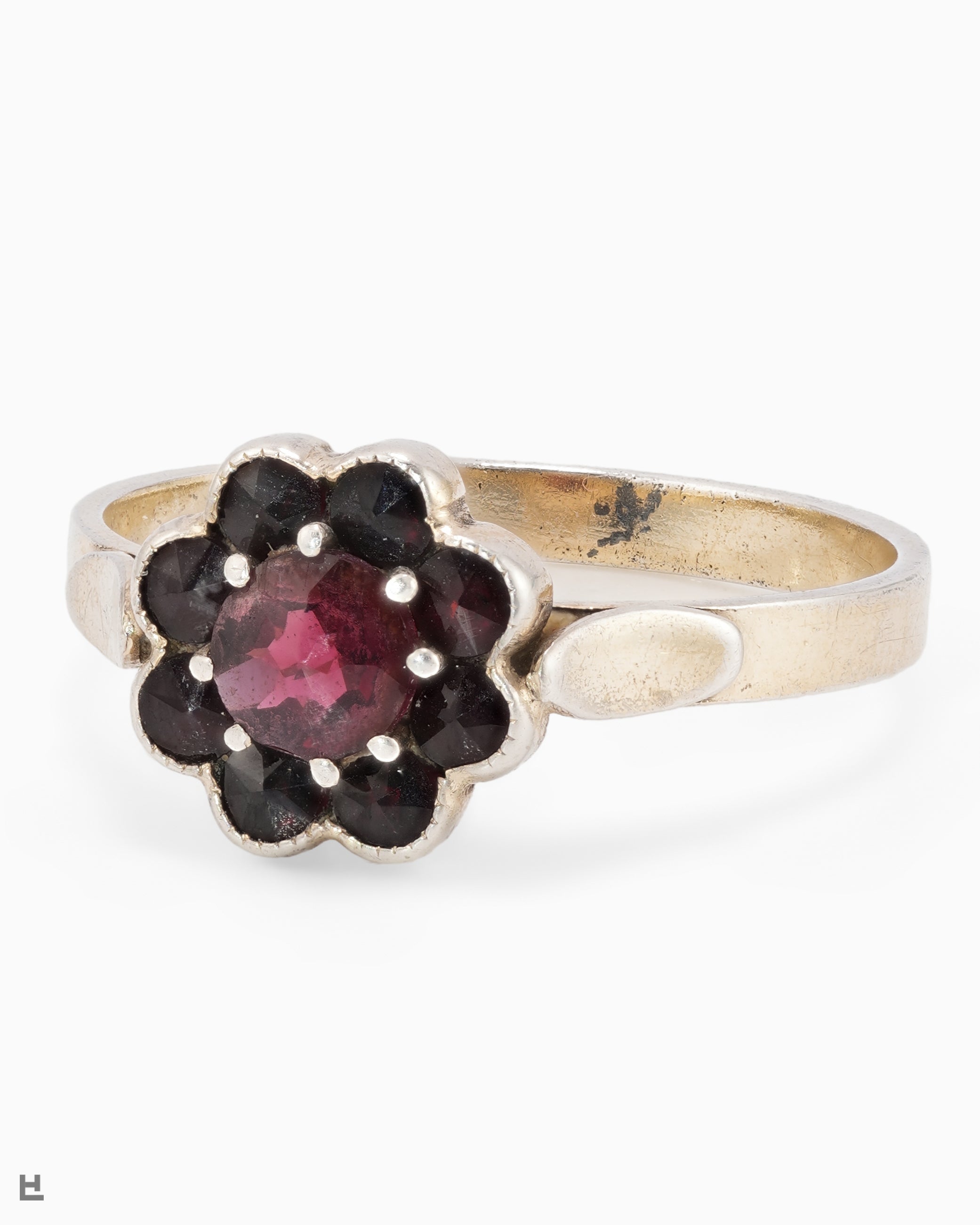 Vintage Ring in Blütenform mit böhmischen Granaten