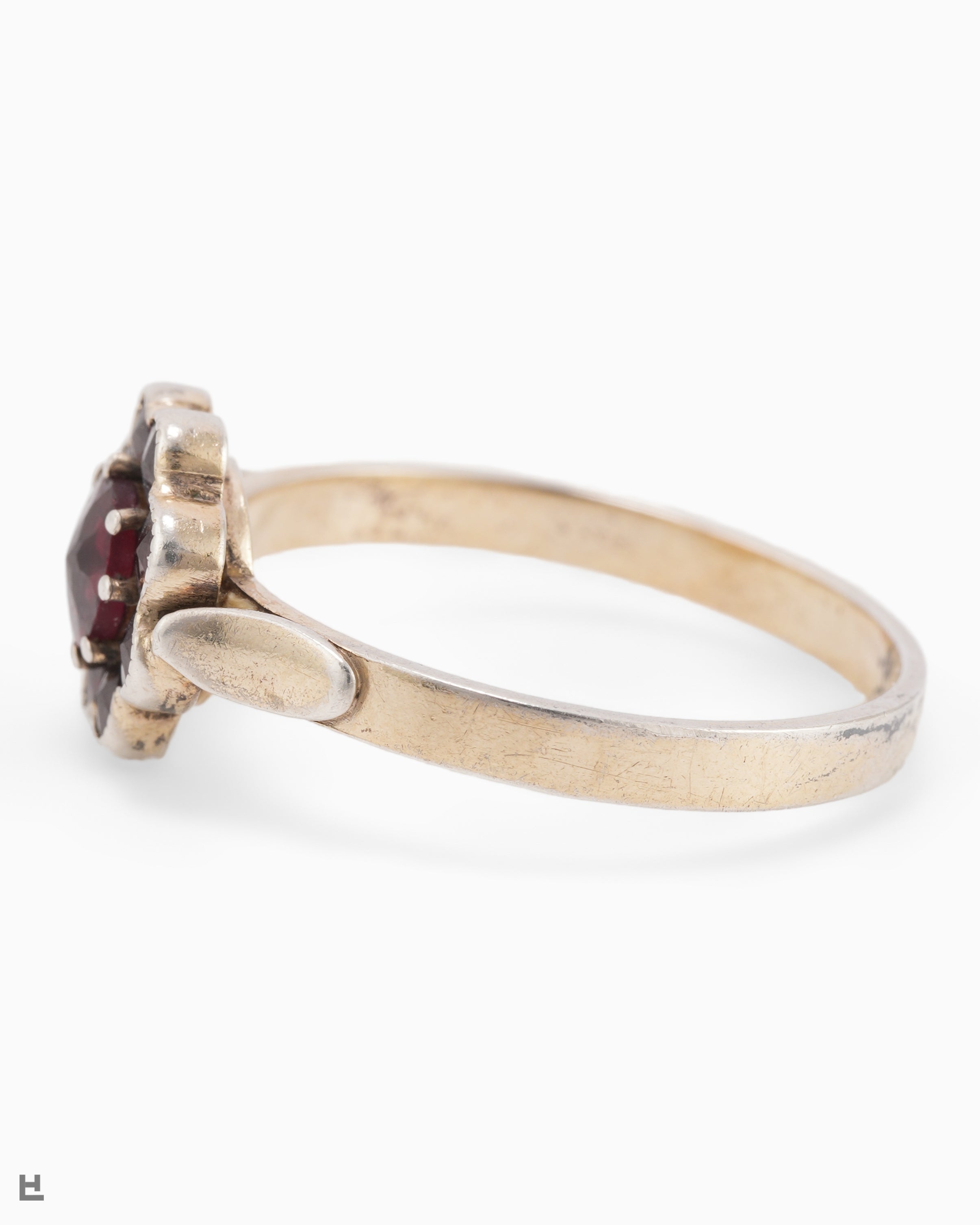 Vintage Ring in Blütenform mit böhmischen Granaten