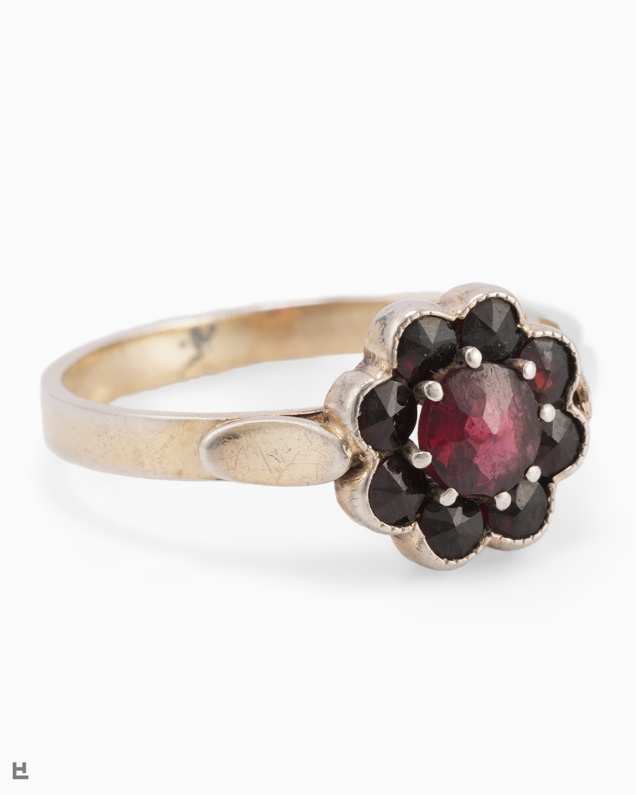 Vintage Ring in Blütenform mit böhmischen Granaten