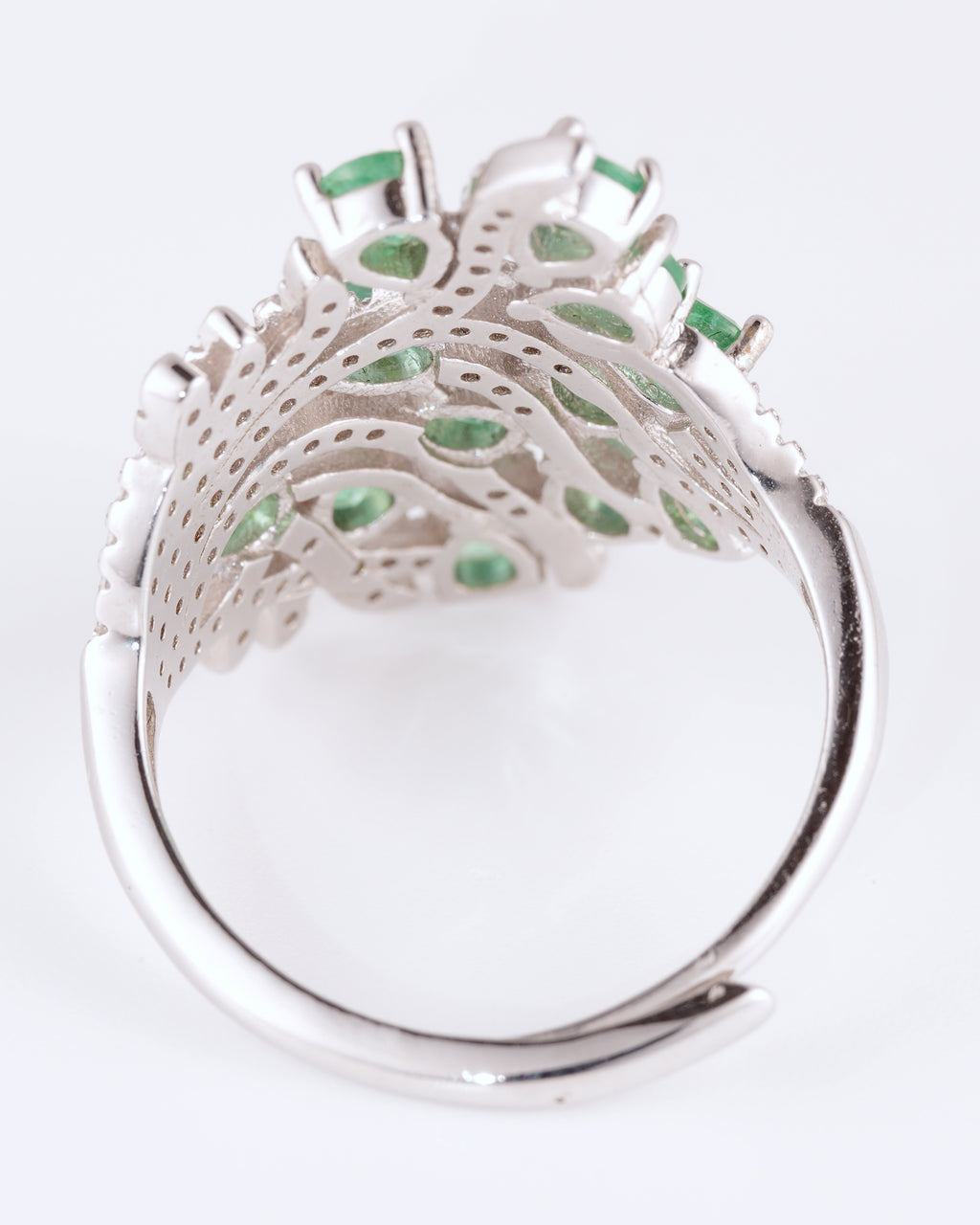 Opulenter Statement-Ring aus platiniertem Silber mit Sambia-Smaragden