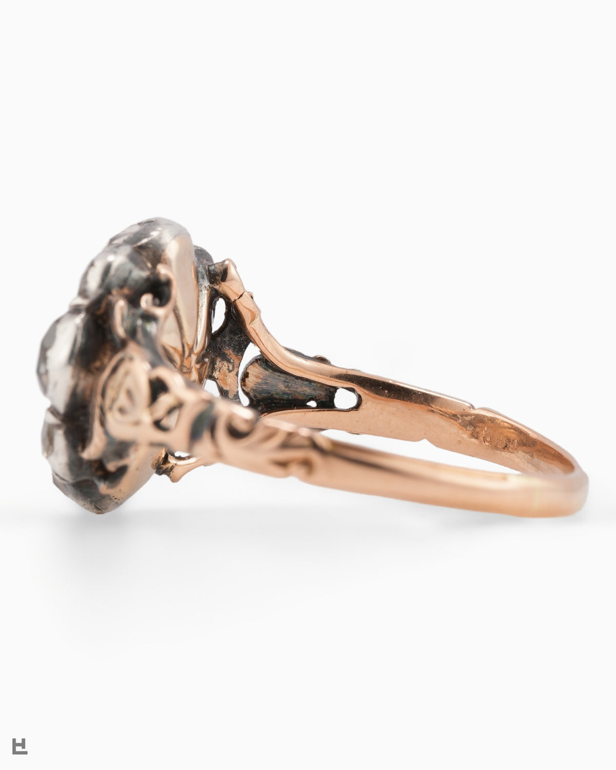 Bague victorienne en forme de fleur à neuf diamants taille rose