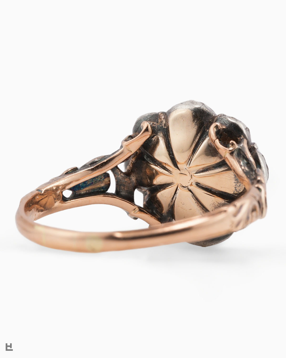 Bague victorienne en forme de fleur à neuf diamants taille rose
