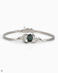 Bracelet vintage en argent avec pierre ovale verte entre deux volutes