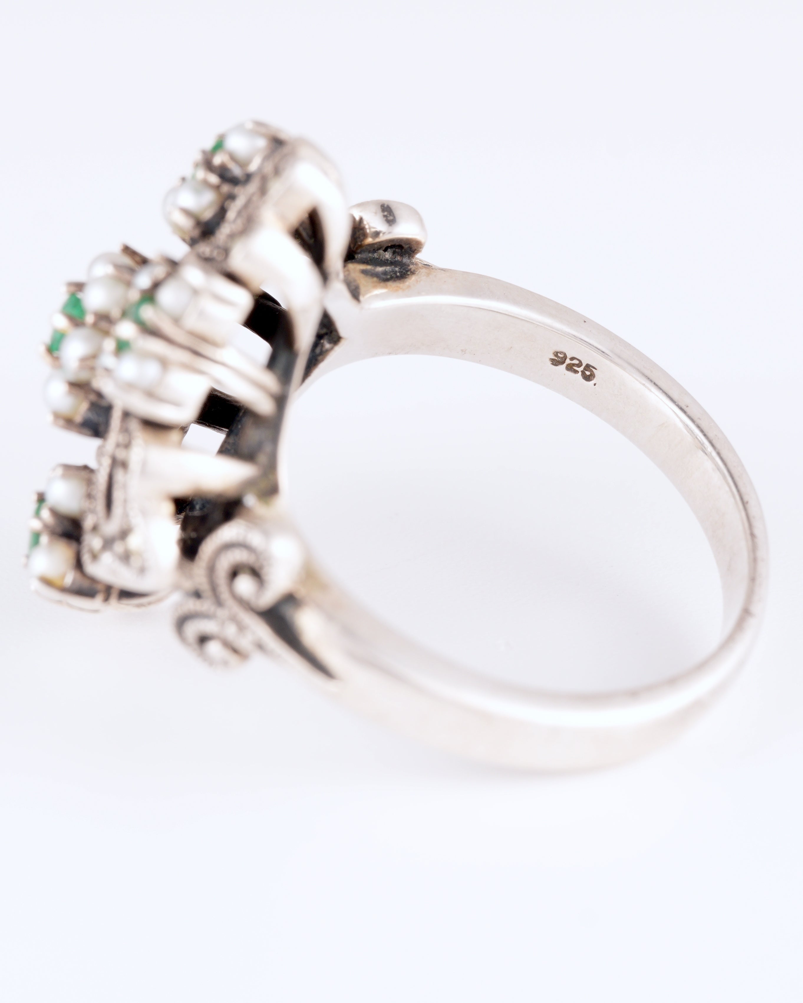 Opulenter Vintage-Stil Silberring mit Smaragden, Perlen und Markasit