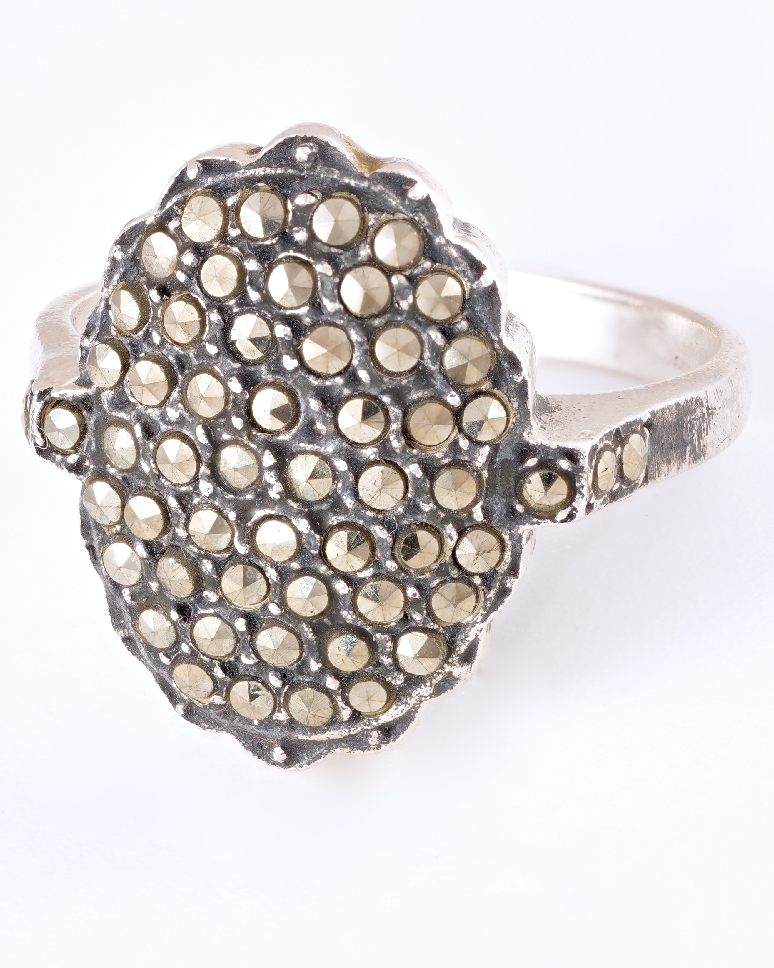 Markanter Vintage Statement-Ring aus Silber mit funkelndem Markasit-Besatz