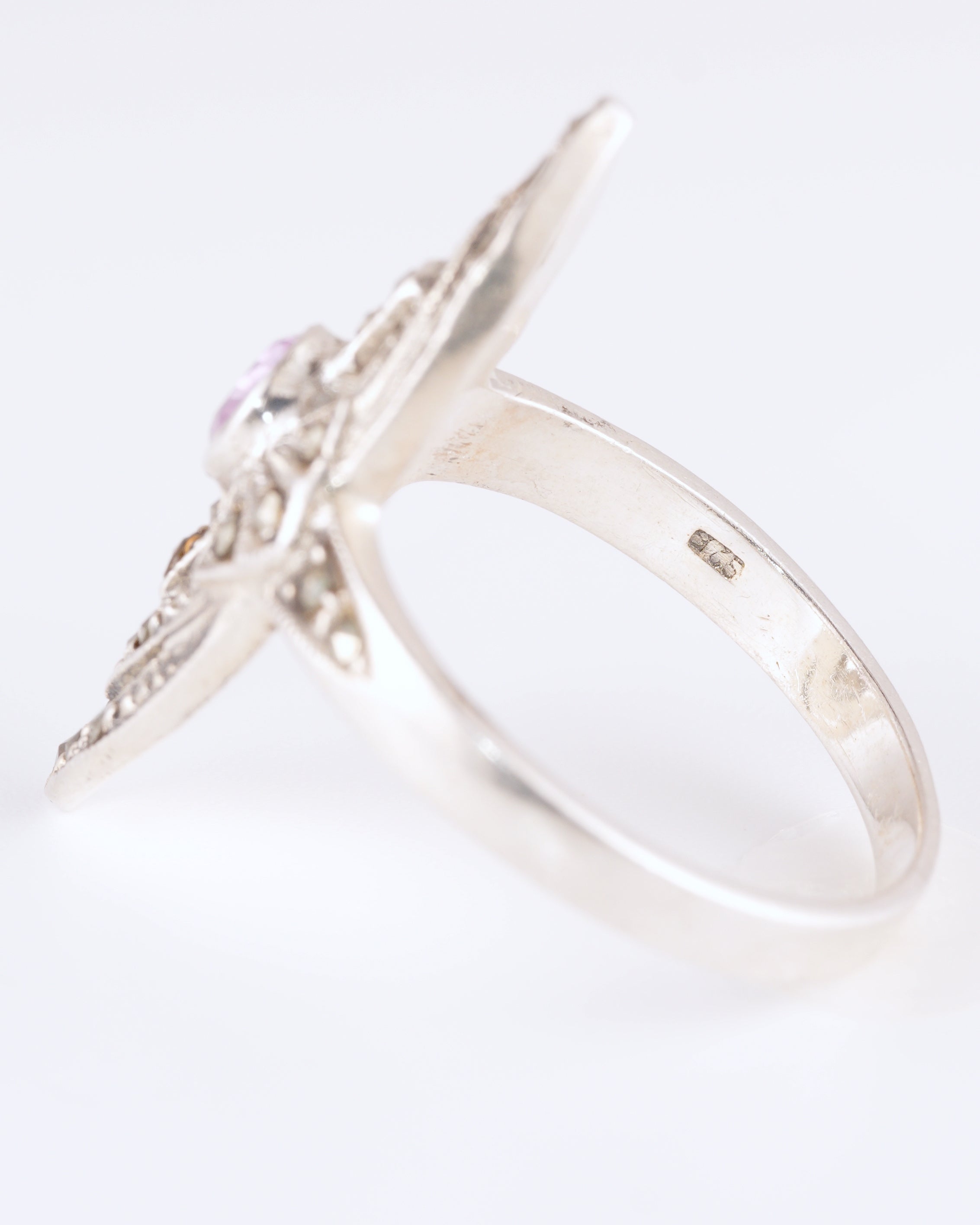 Vintage-Stil Navette-Ring aus Silber mit lila Stein und Markasit