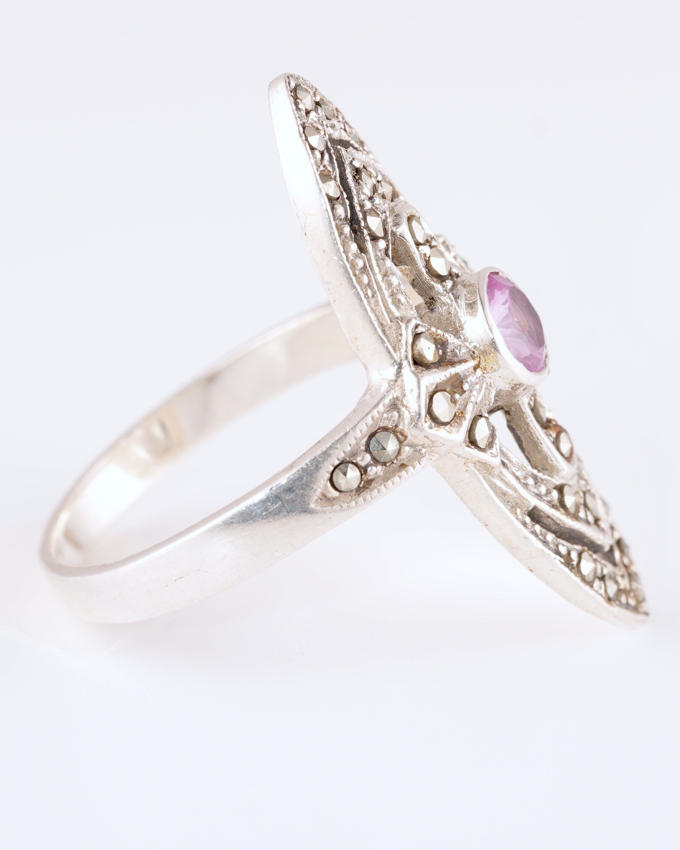 Vintage-Stil Navette-Ring aus Silber mit lila Stein und Markasit