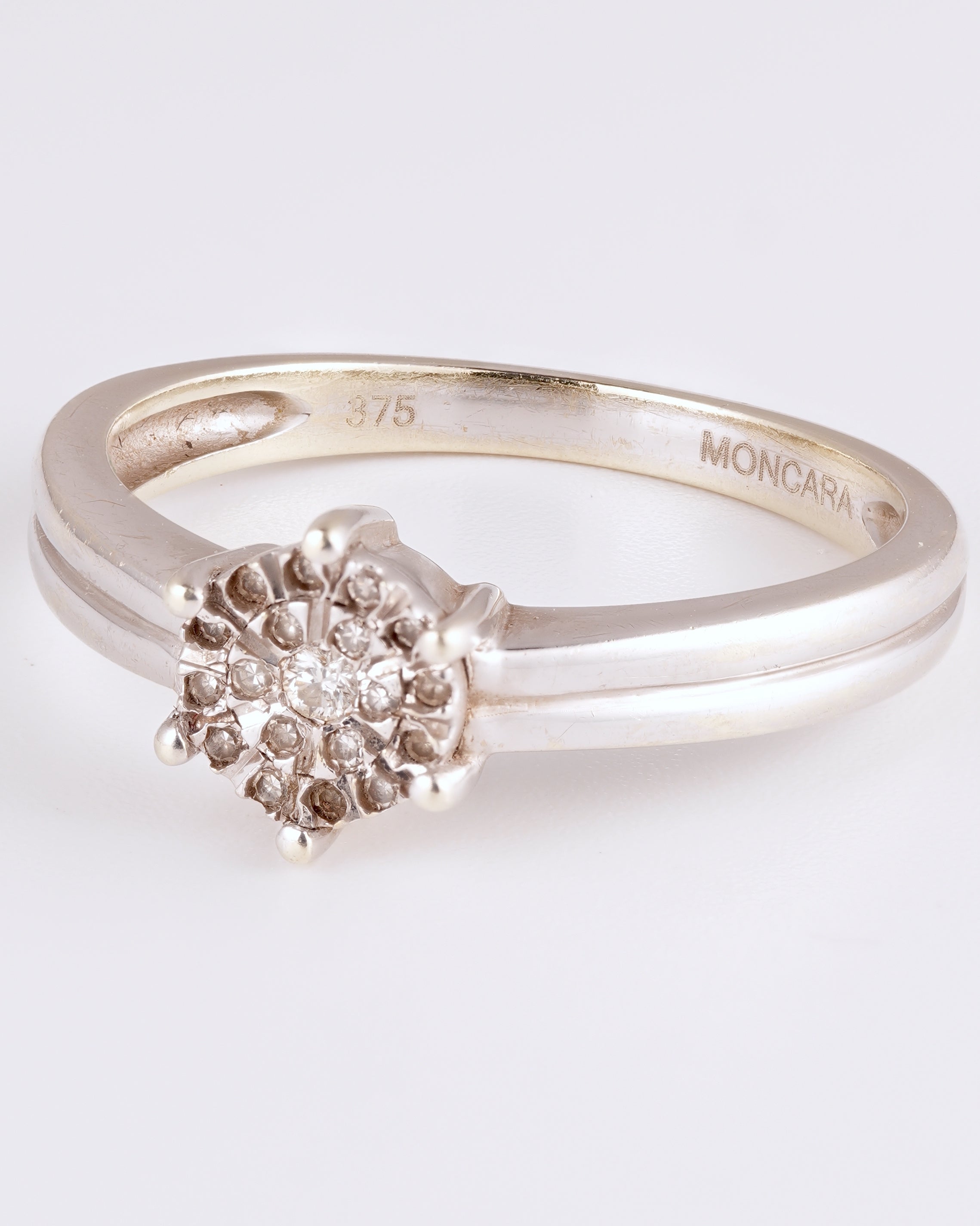 Zeitlos eleganter Moncara Marken-Ring im wunderschönen Klassik-Design