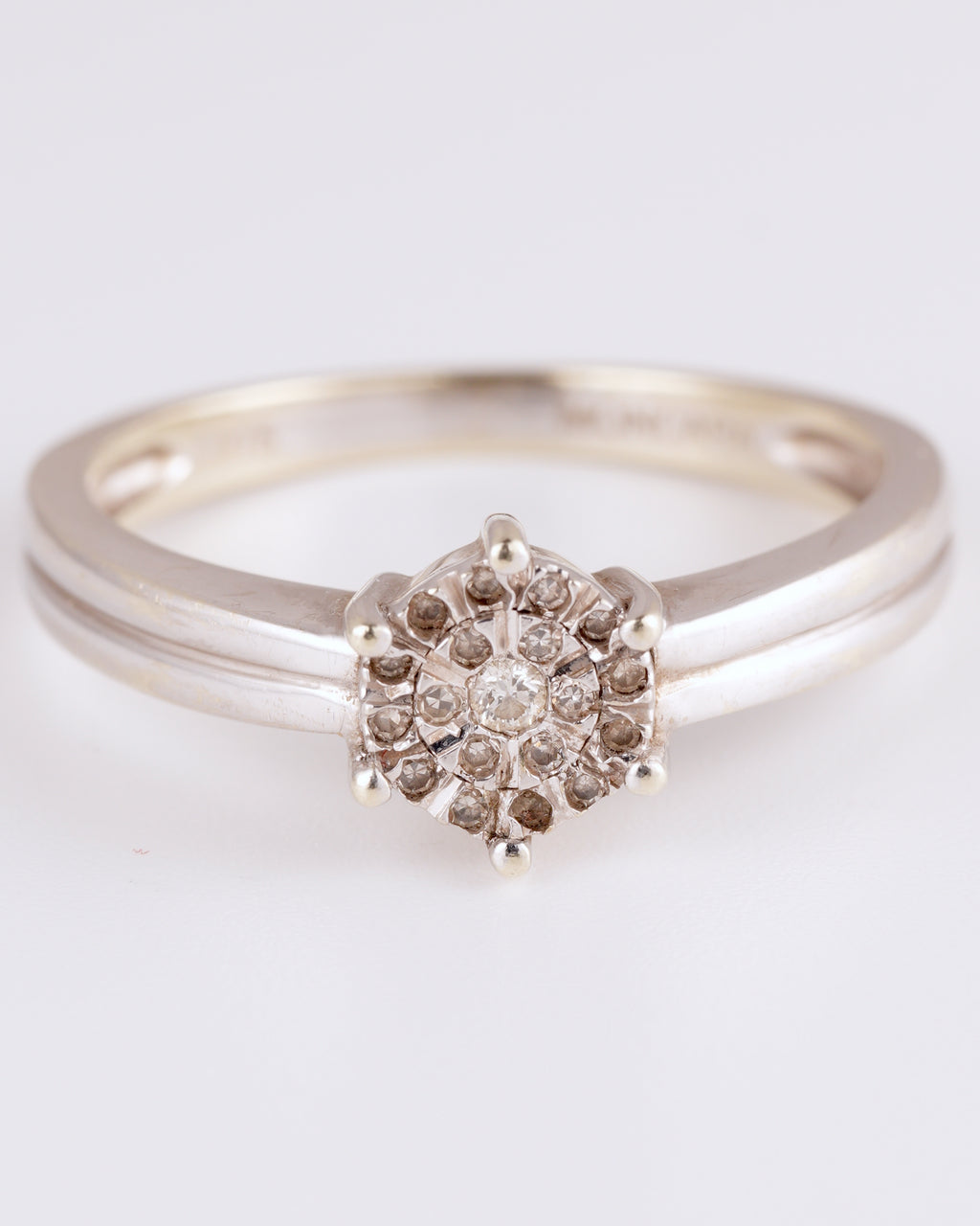 Zeitlos eleganter Moncara Marken-Ring im wunderschönen Klassik-Design