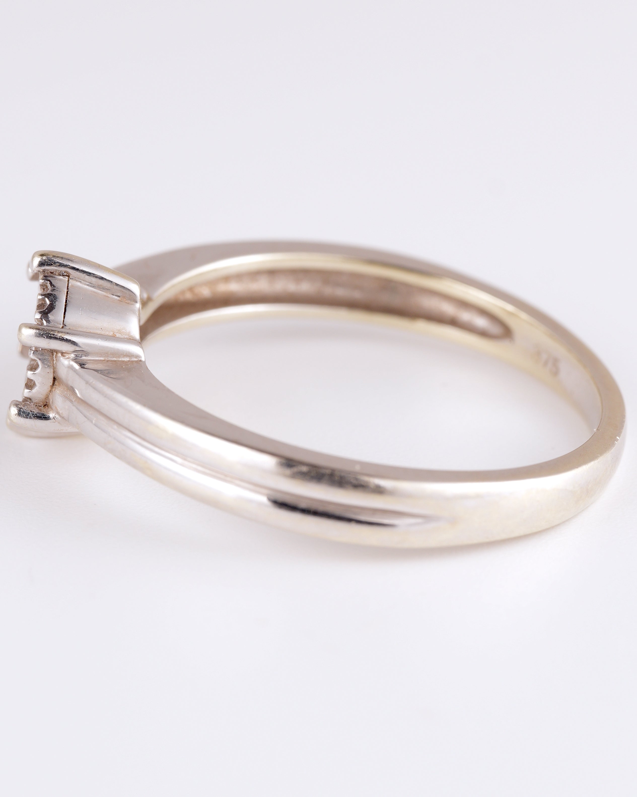 Zeitlos eleganter Moncara Marken-Ring im wunderschönen Klassik-Design