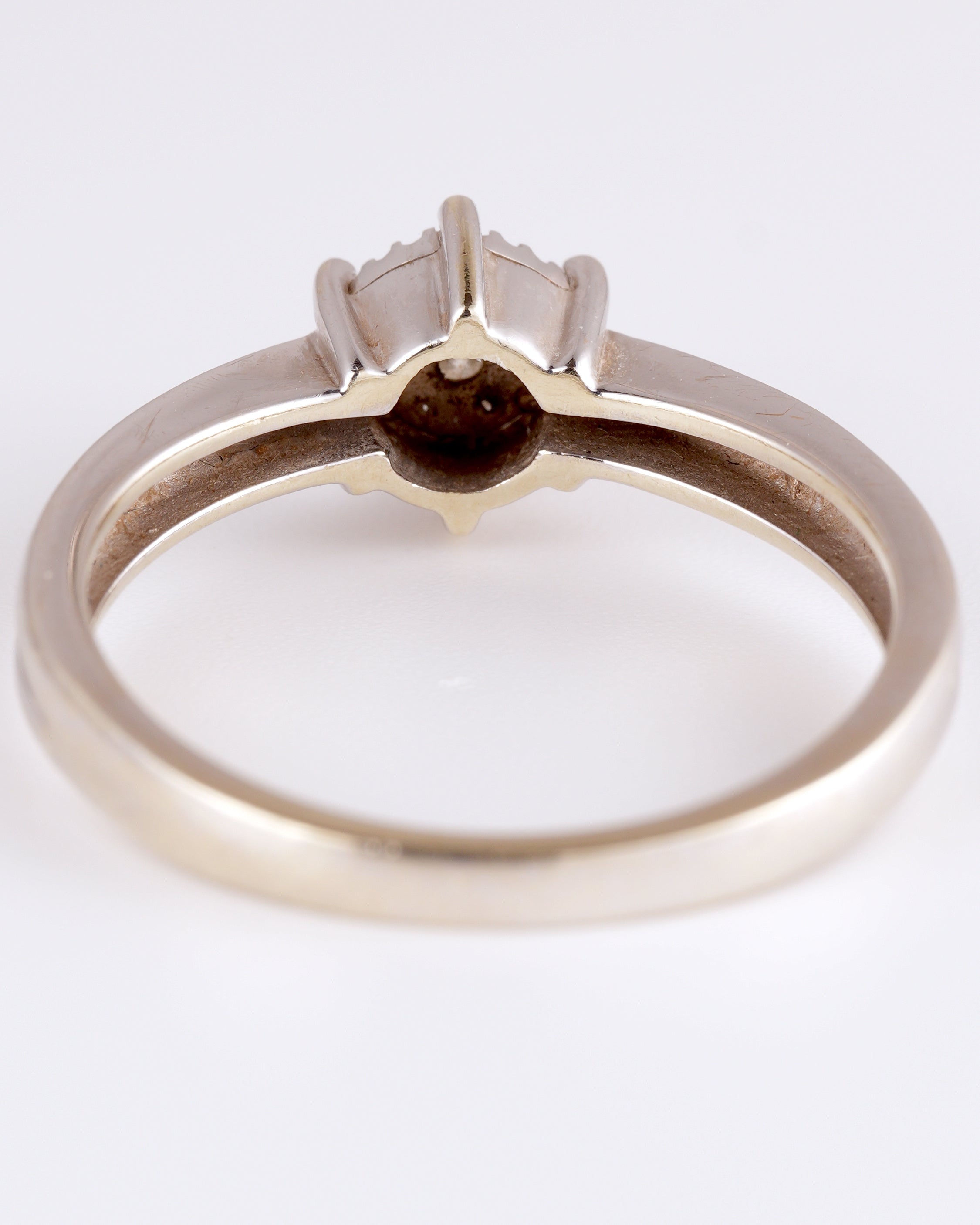 Zeitlos eleganter Moncara Marken-Ring im wunderschönen Klassik-Design