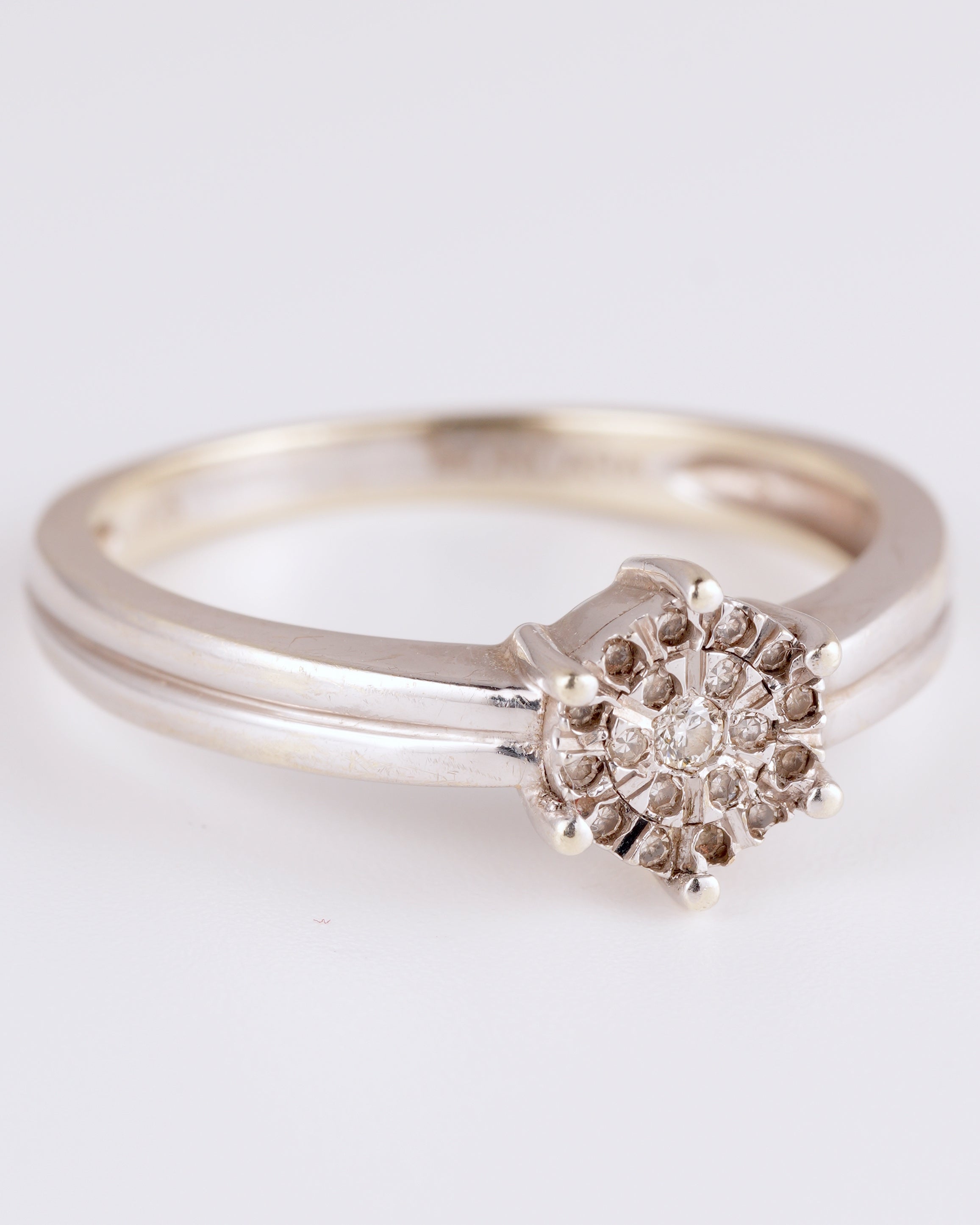 Zeitlos eleganter Moncara Marken-Ring im wunderschönen Klassik-Design