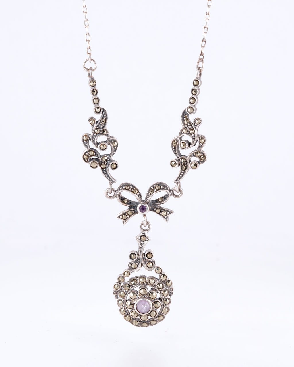 Enchanting Necklace in a Romantic Vintage Style with Floral Elements