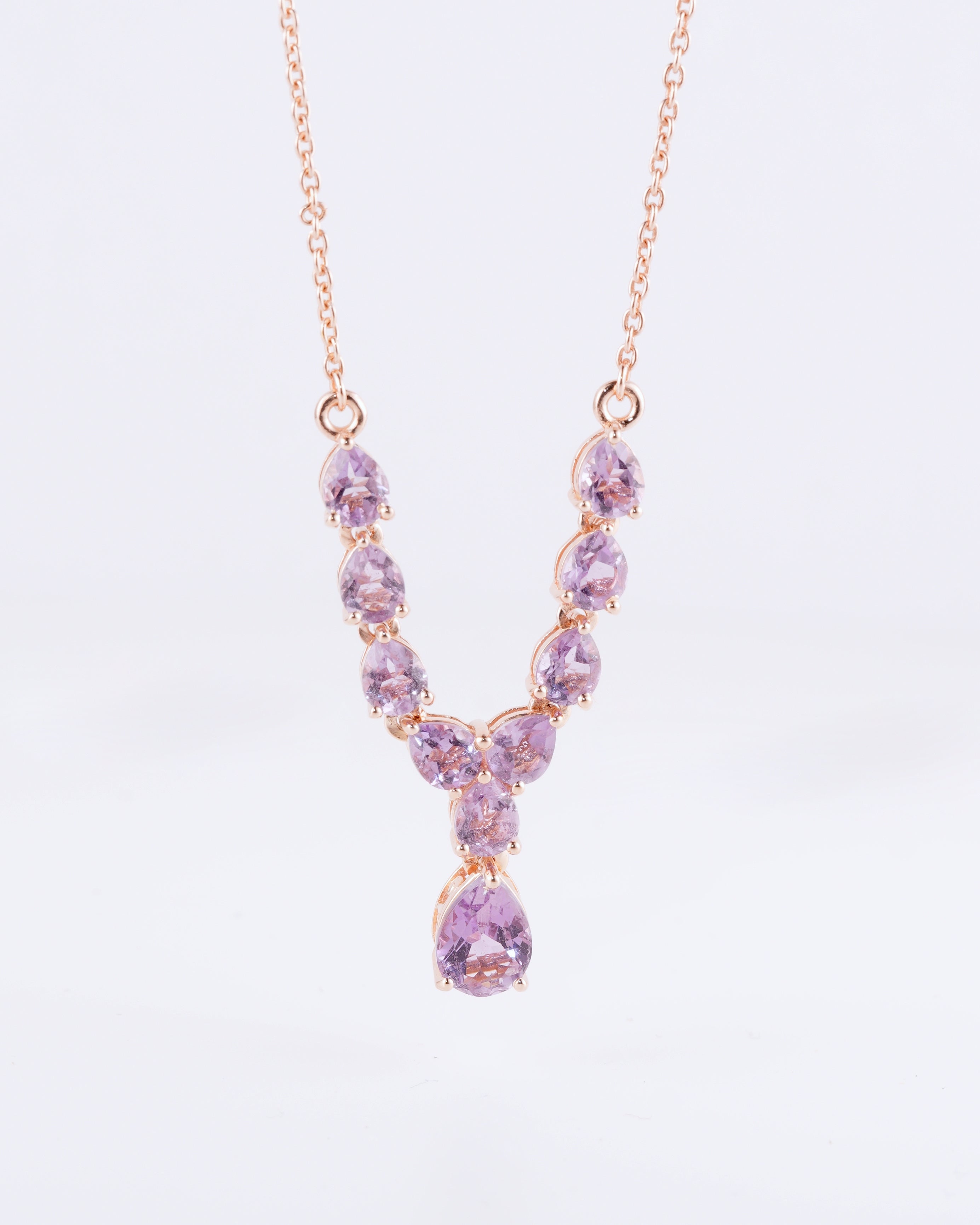 Zarte und atemberaubend elegante Y-Halskette mit pastellfarbenem Funkeln