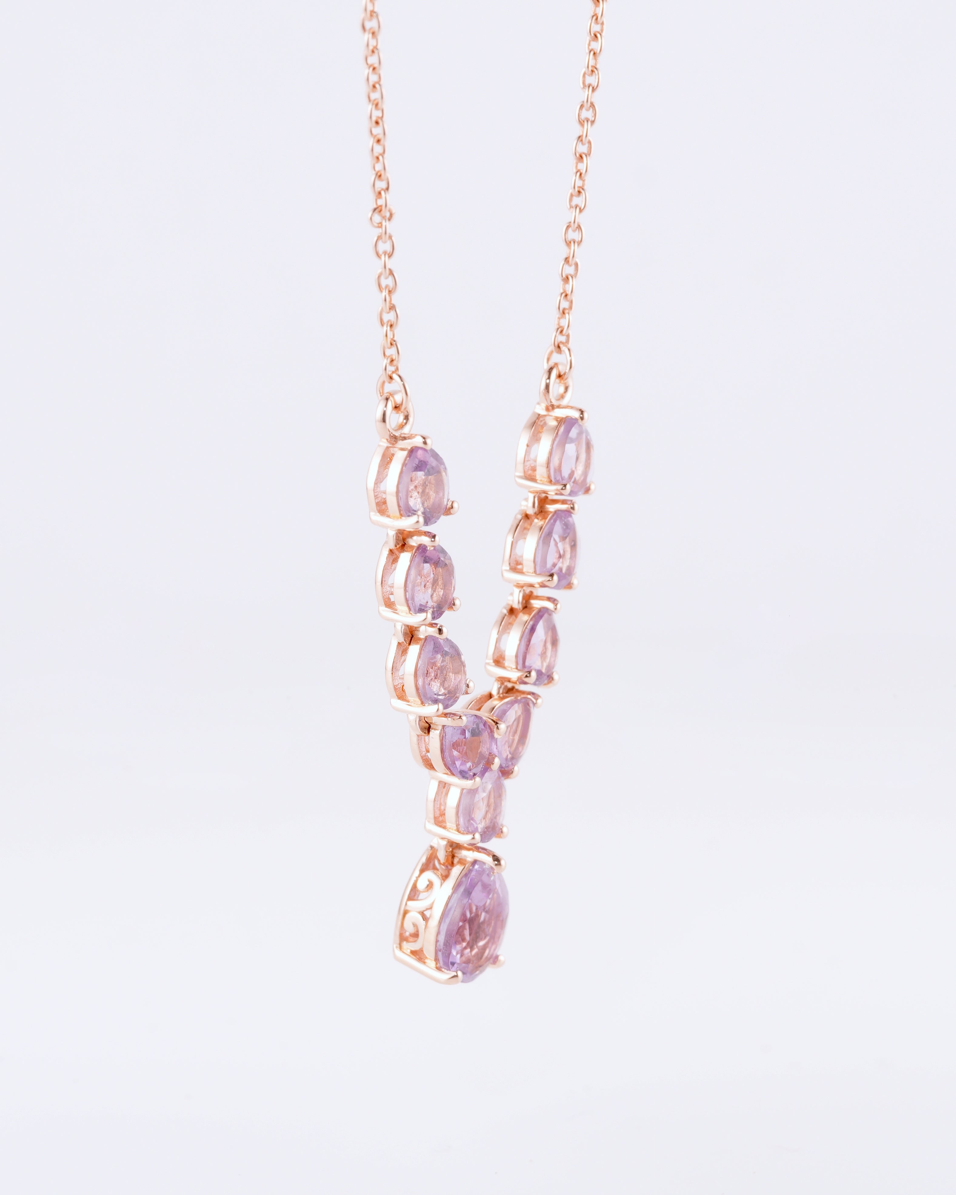 Zarte und atemberaubend elegante Y-Halskette mit pastellfarbenem Funkeln