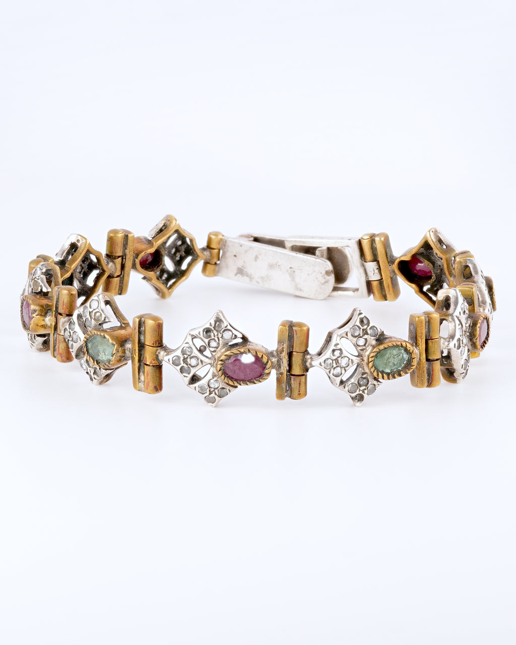 Meraviglioso e Magistralmente Realizzato Bracciale Storico in Stile Antico