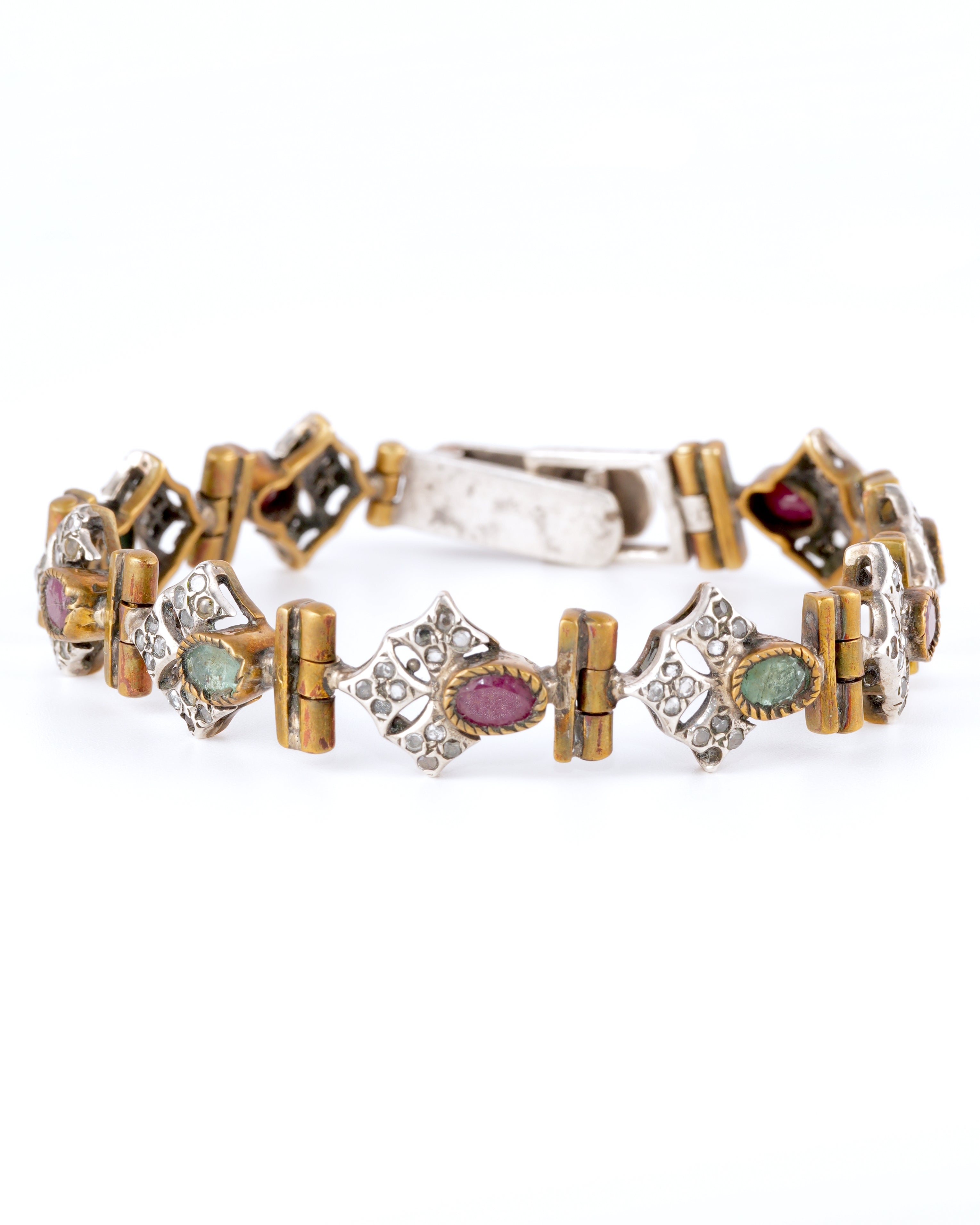 Prachtvolles und meisterhaft gearbeitetes historisches Armband im Antik-Stil