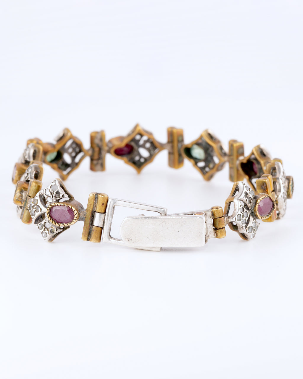Meraviglioso e Magistralmente Realizzato Bracciale Storico in Stile Antico