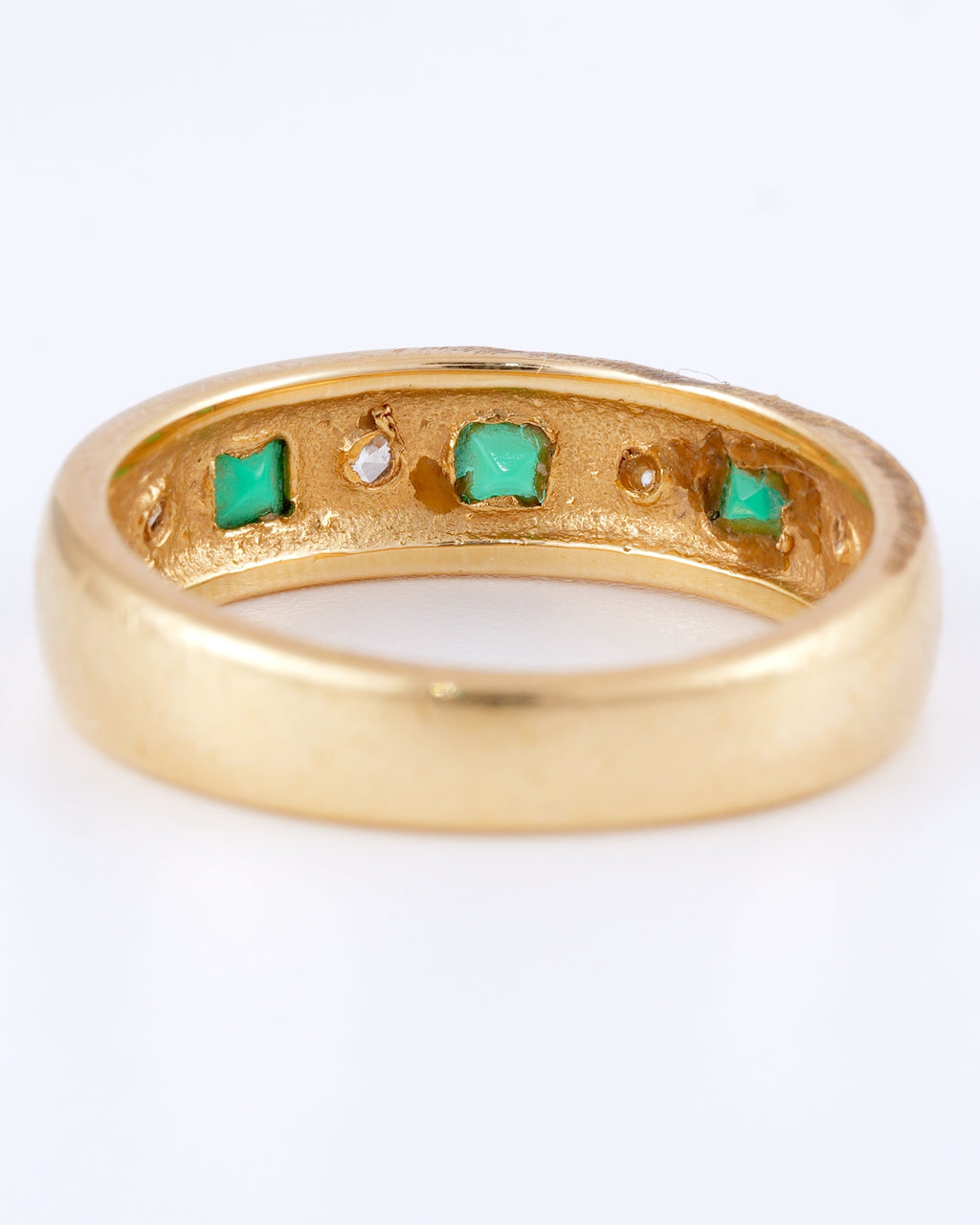 Exquisite and Classically Elegant Band Ring with Vibrant Color Accents