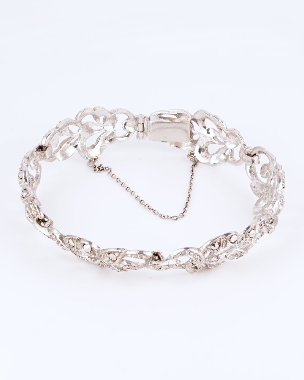 Hermosa Pulsera Vintage en un Floral y Romántico Estilo Art Nouveau