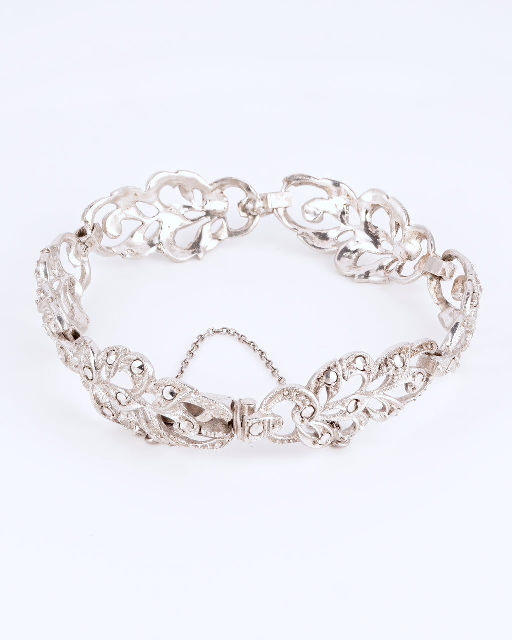 Hermosa Pulsera Vintage en un Floral y Romántico Estilo Art Nouveau