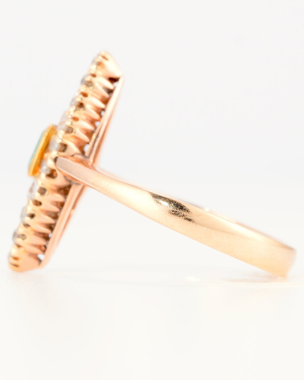 Exquise Bague Navette en Or Jaune 18K avec Émeraude et Diamants Taille Ancienne