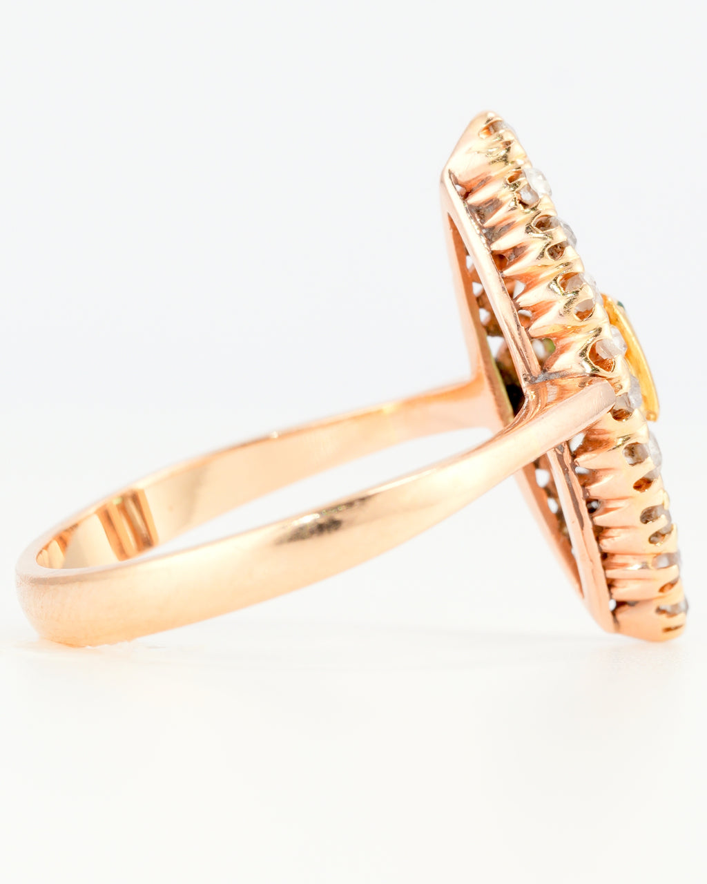 Exquise Bague Navette en Or Jaune 18K avec Émeraude et Diamants Taille Ancienne