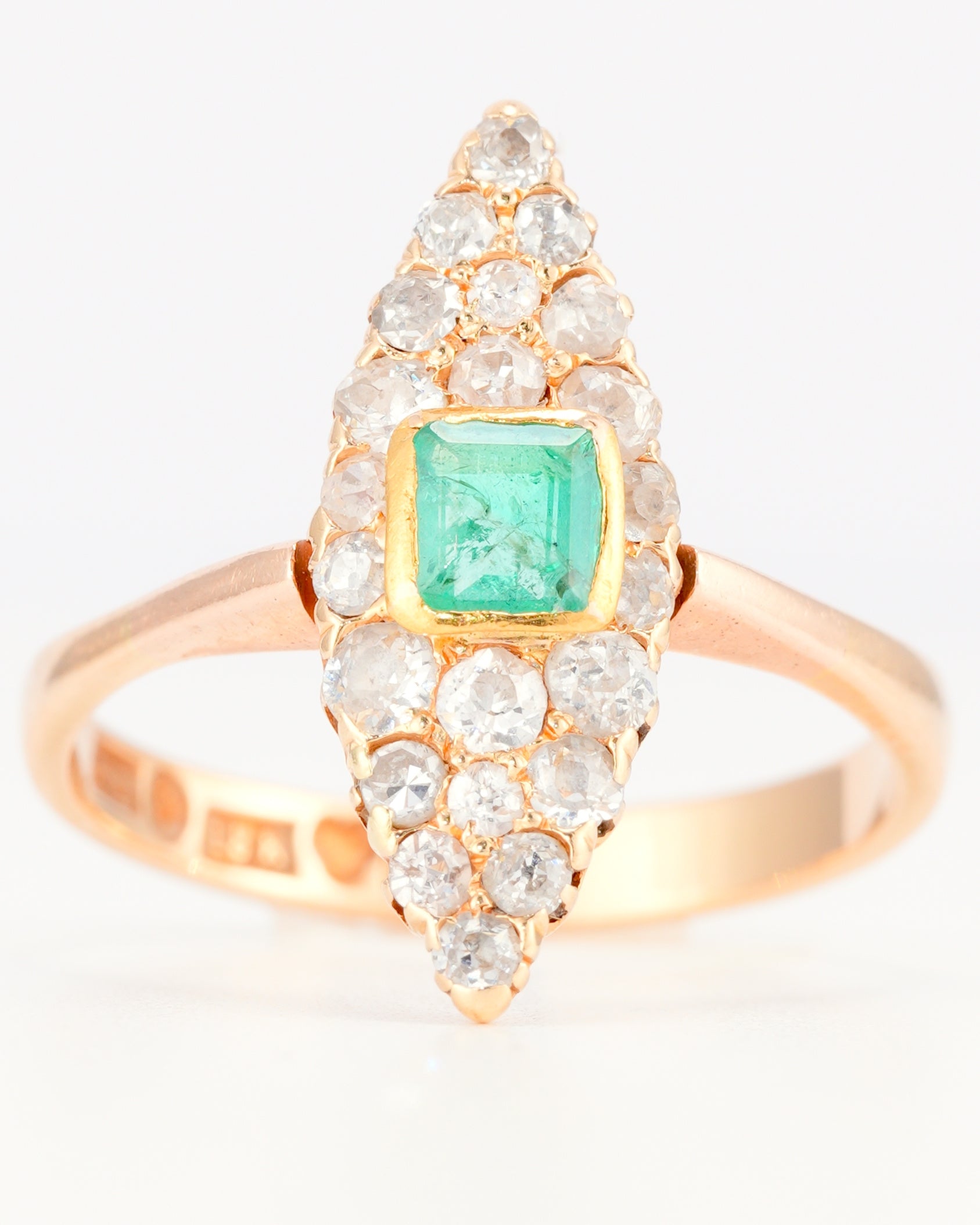 Exquise Bague Navette en Or Jaune 18K avec Émeraude et Diamants Taille Ancienne