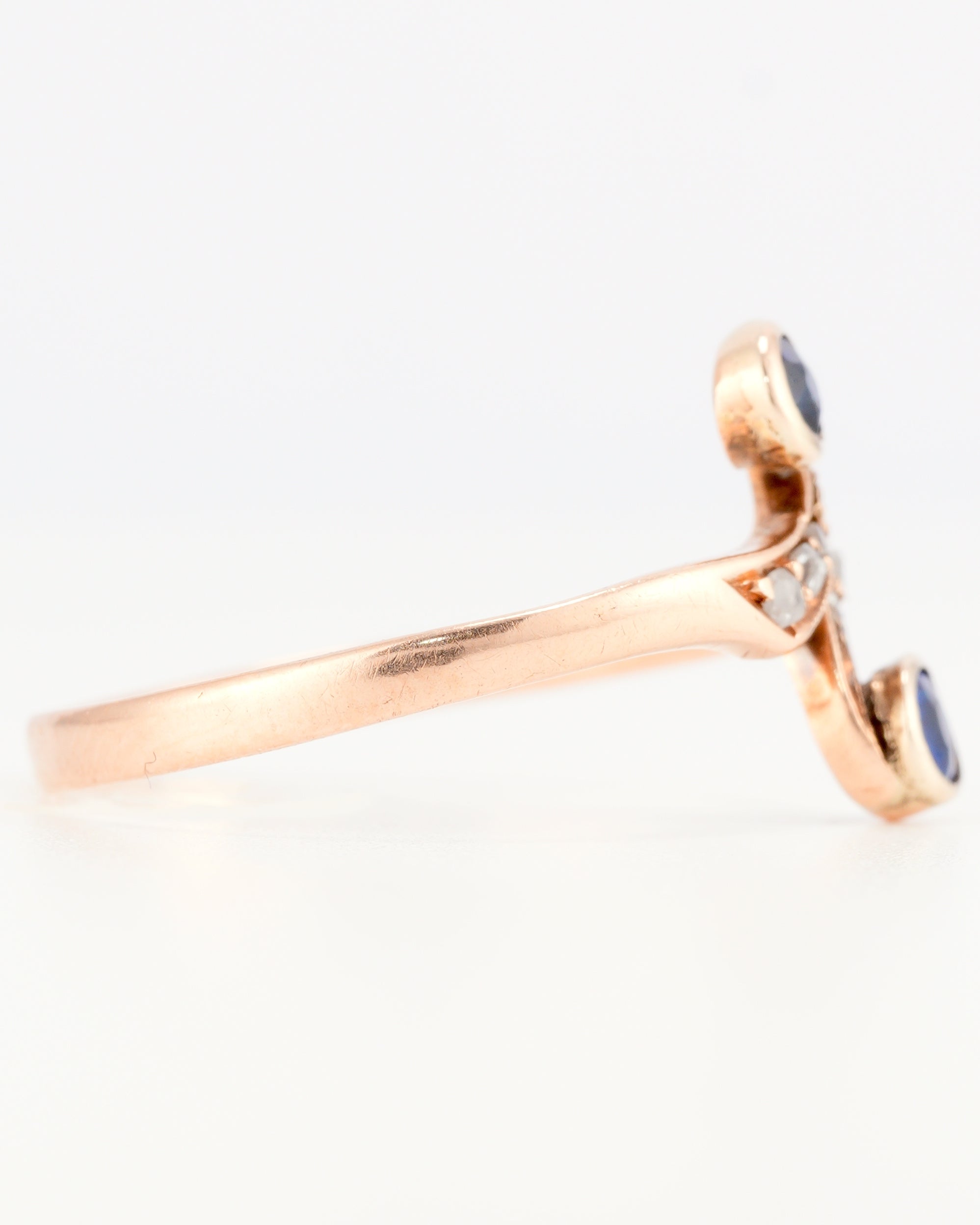 Antiker Toi et Moi Jugendstil-Ring aus russischem Roségold mit Saphiren und Diamanten