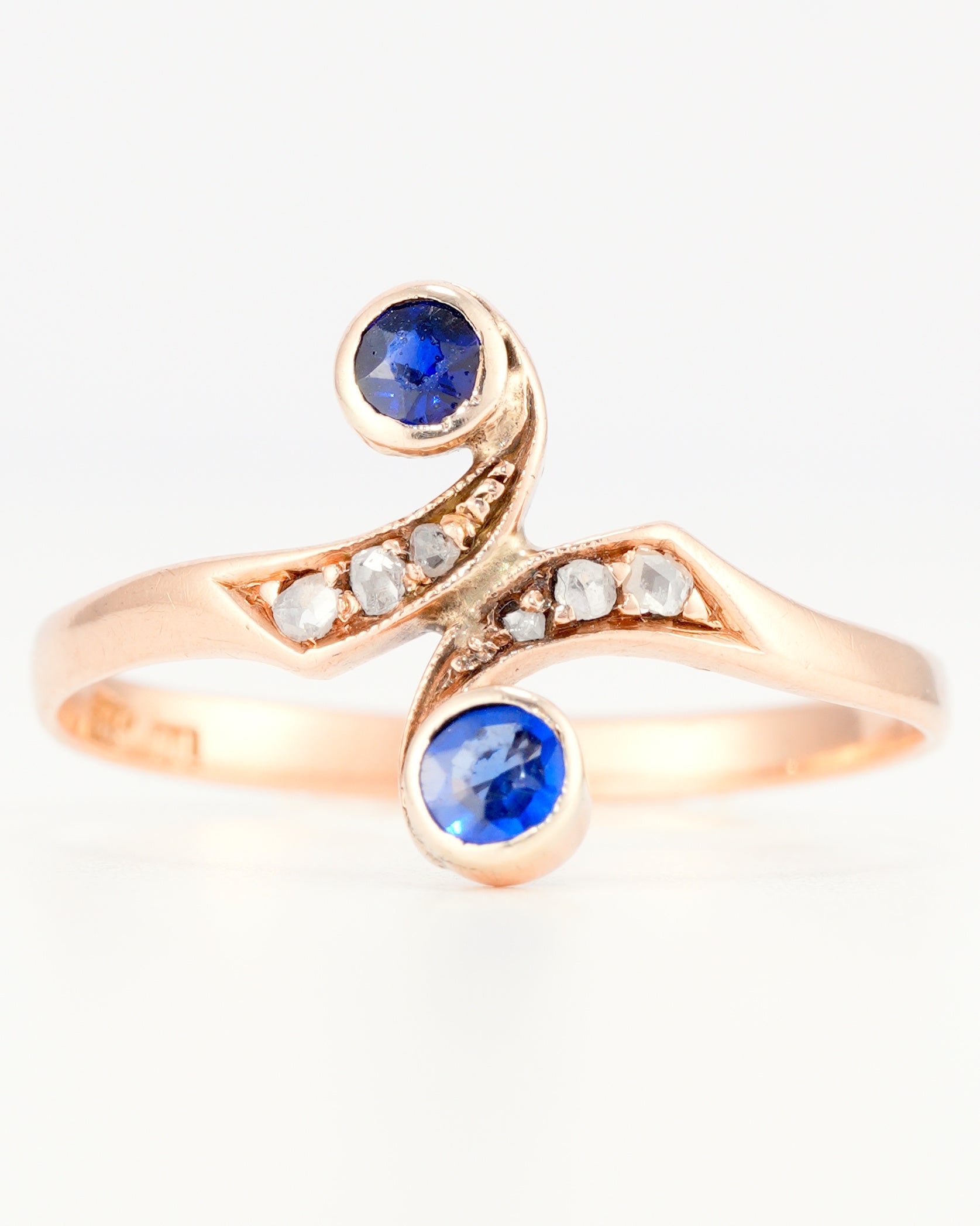 Antiker Toi et Moi Jugendstil-Ring aus russischem Roségold mit Saphiren und Diamanten