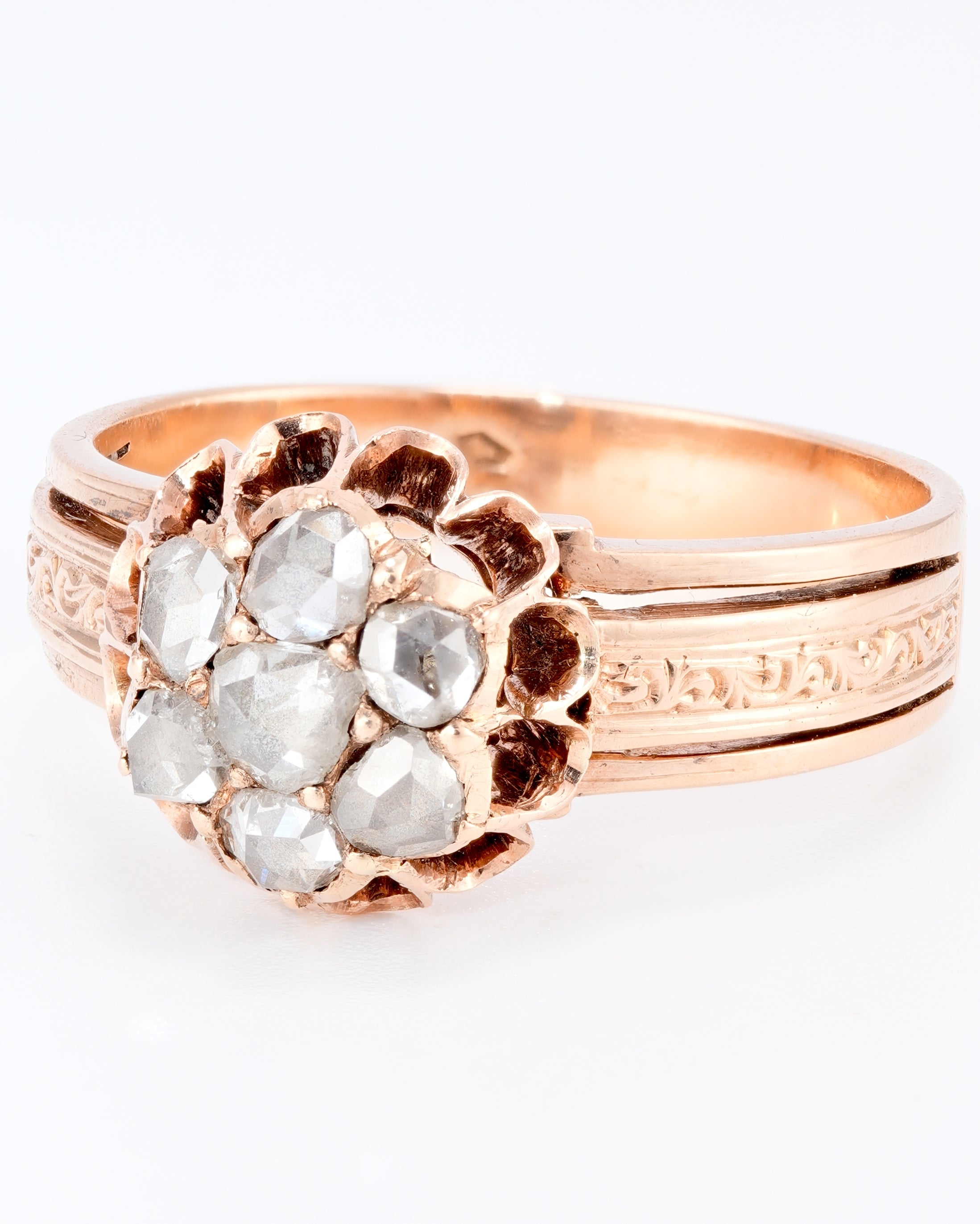 Exquisiter und musealer historischer Ring im floralen und antiken Design