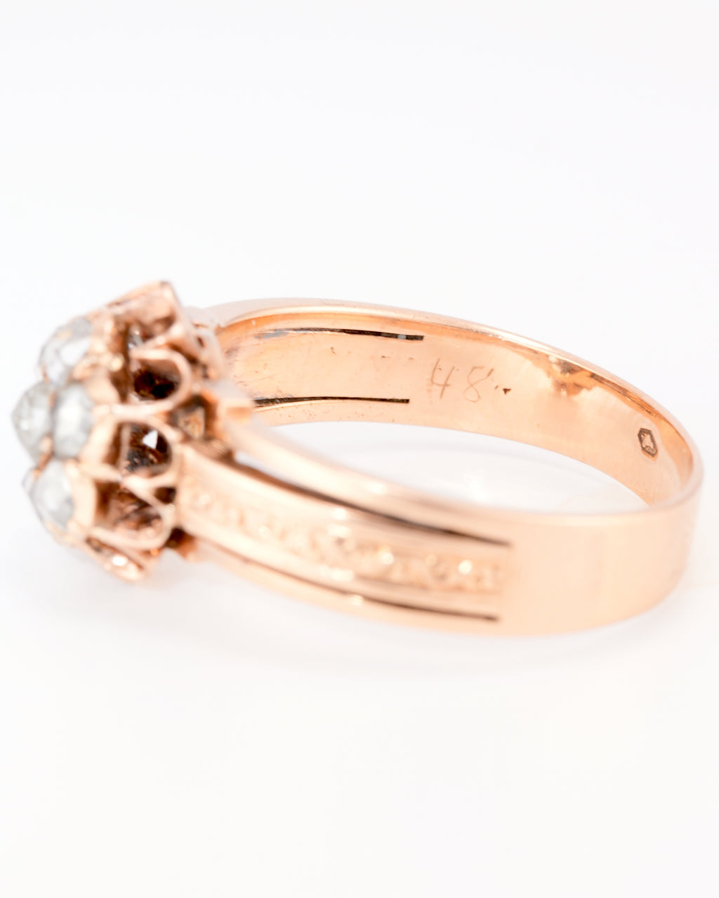 Exquisiter und musealer historischer Ring im floralen und antiken Design