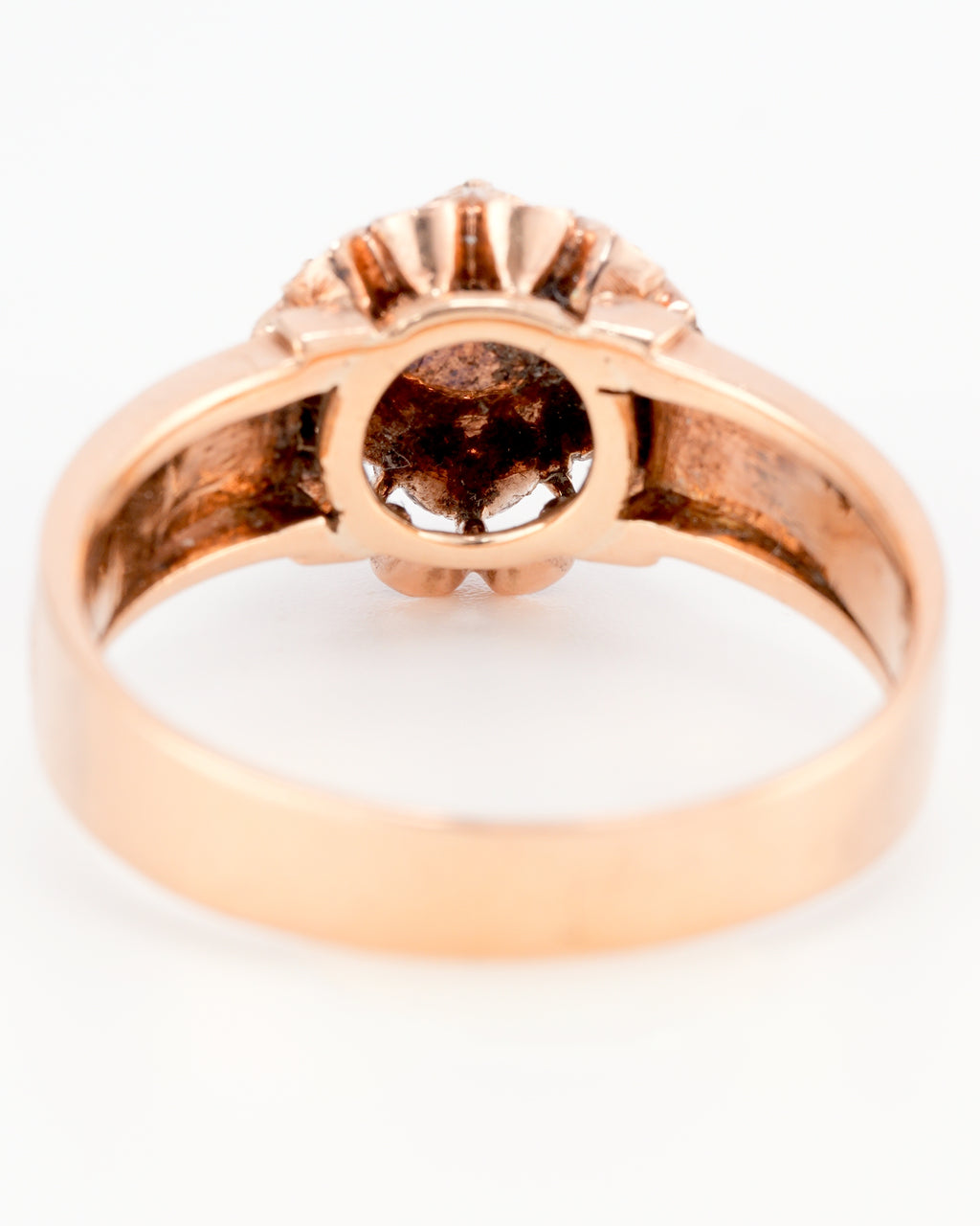 Exquisiter und musealer historischer Ring im floralen und antiken Design