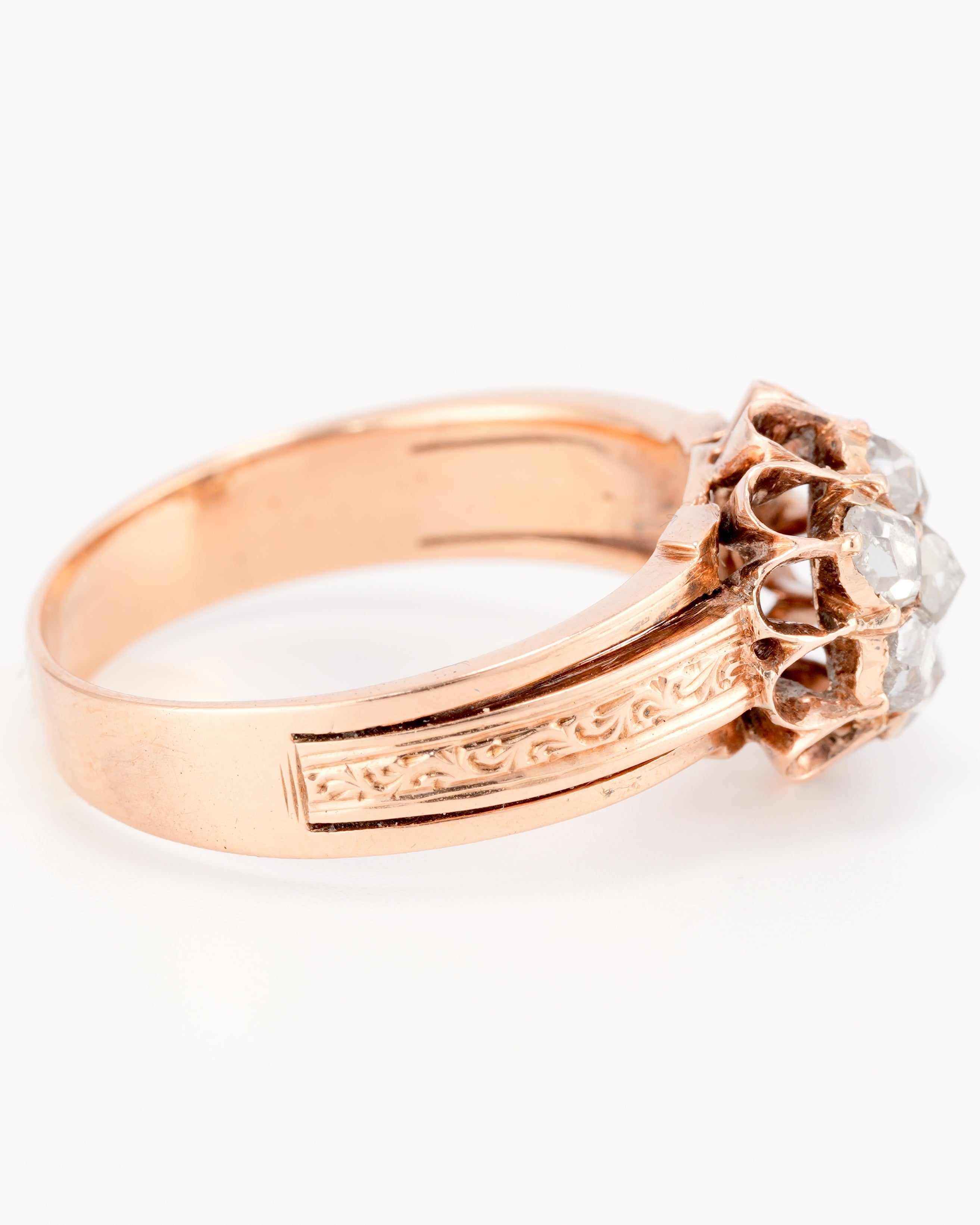 Exquisiter und musealer historischer Ring im floralen und antiken Design